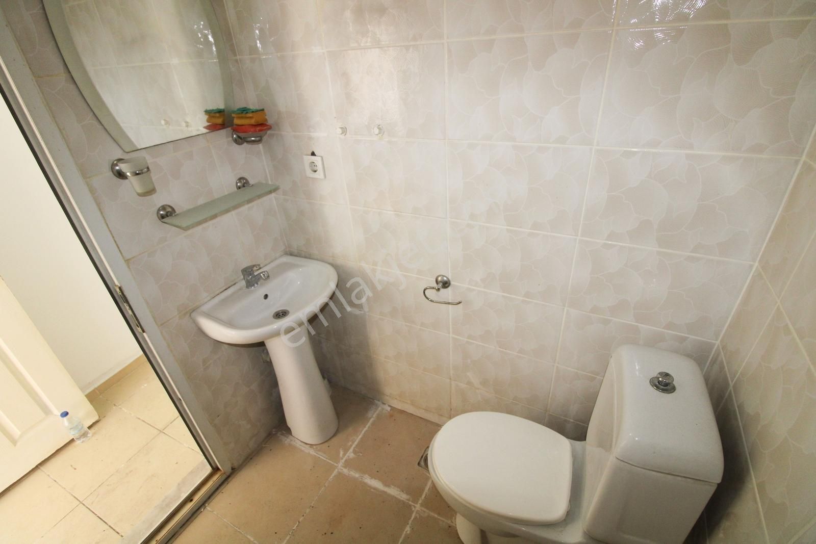 Bahçelievler'de Ayrı Tuvalet Ve Mutfaklı Kiralık Dükan - Görsel 4
