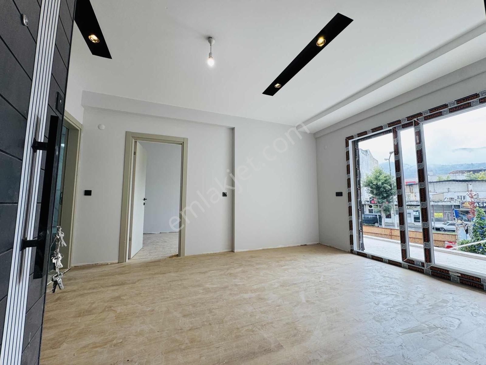 Davutlar'da Havuzlu Kapalı Otoparklı Ebeveyn Banyolu 1+1 Daire - Görsel 7