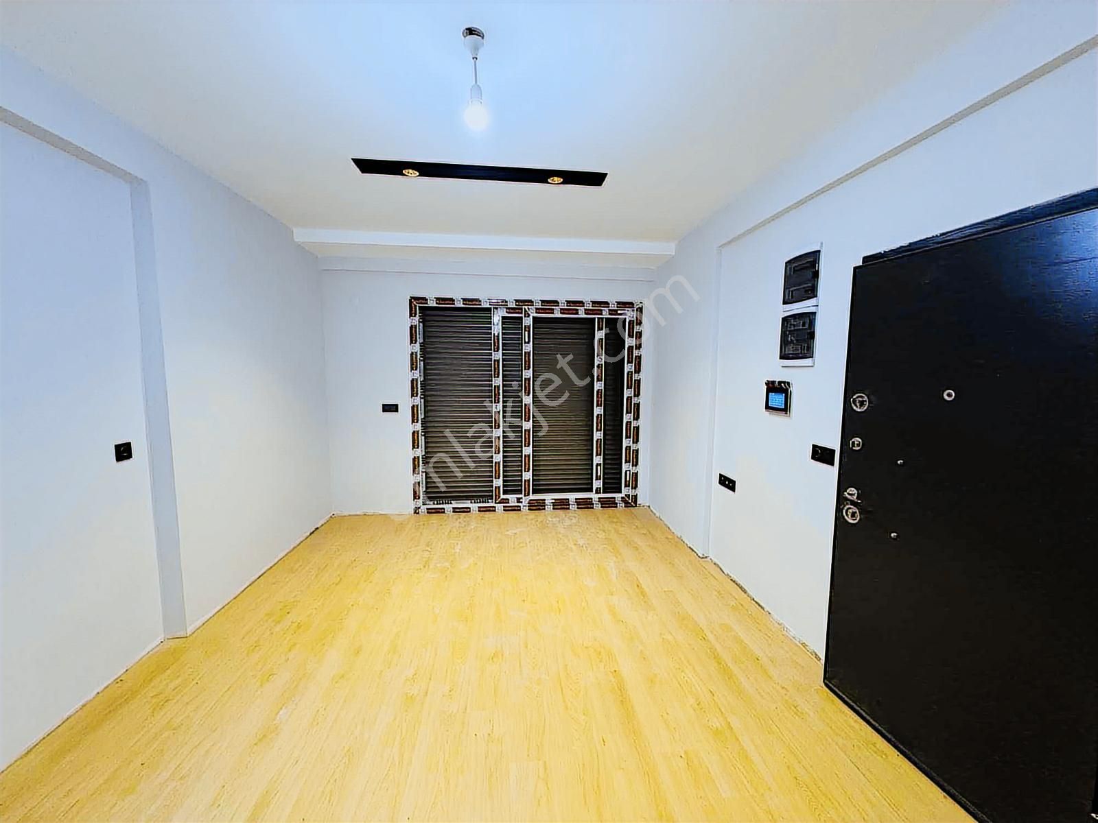 Davutlar'da Havuzlu Kapalı Otoparklı Ebeveyn Banyolu 1+1 Daire - Görsel 21