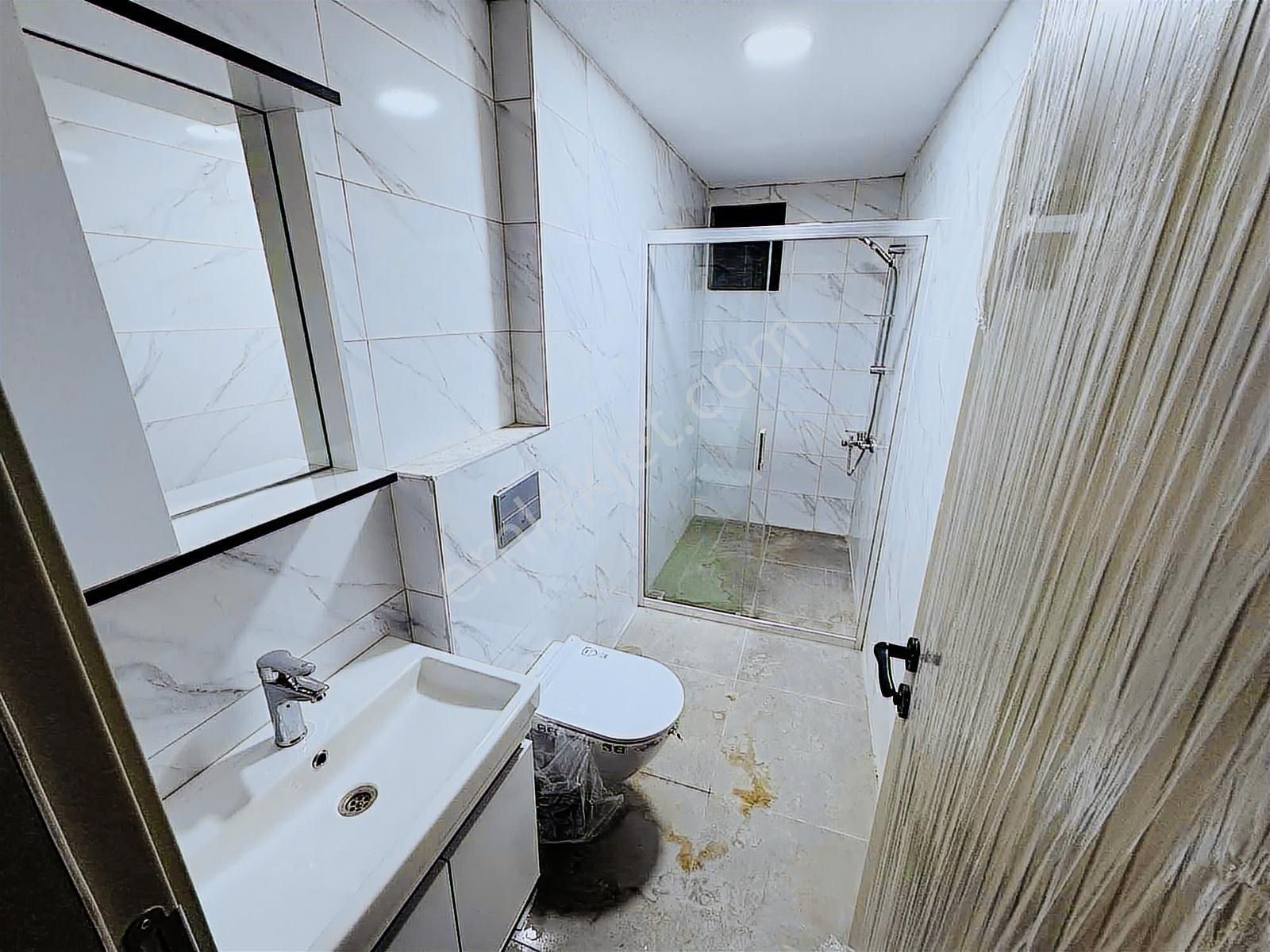 Davutlar'da Havuzlu Kapalı Otoparklı Ebeveyn Banyolu 1+1 Daire - Görsel 13