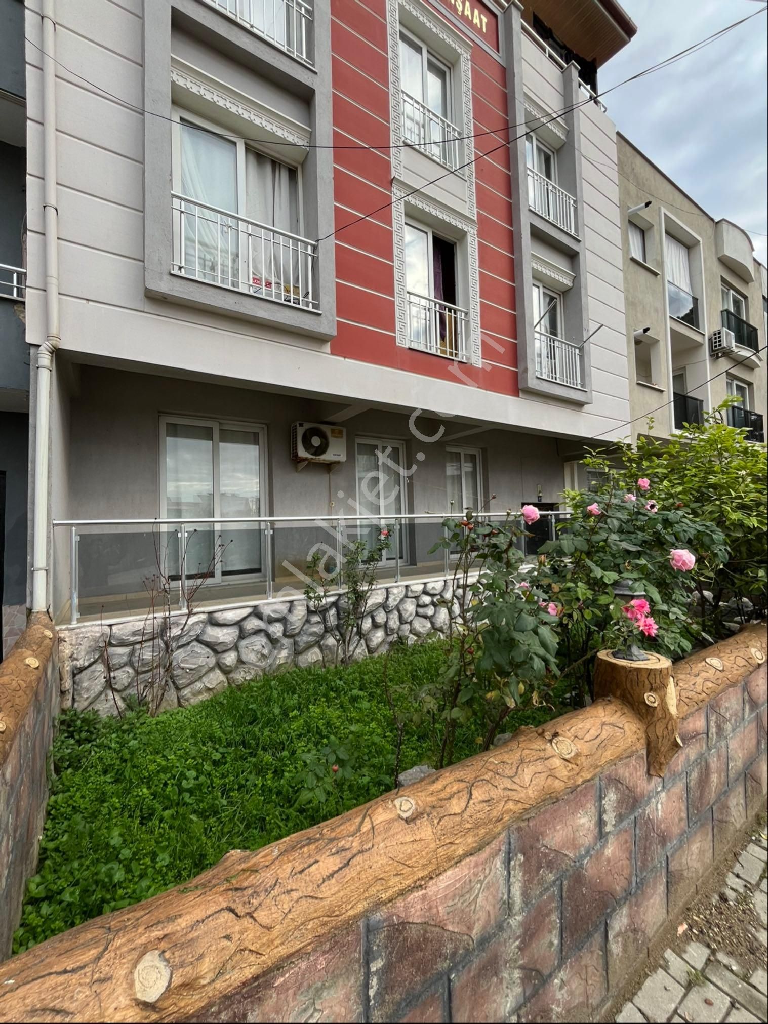 Sümer Mahallesinde 2+0 Eşyalı Geniş Balkonlu Satılık Daire