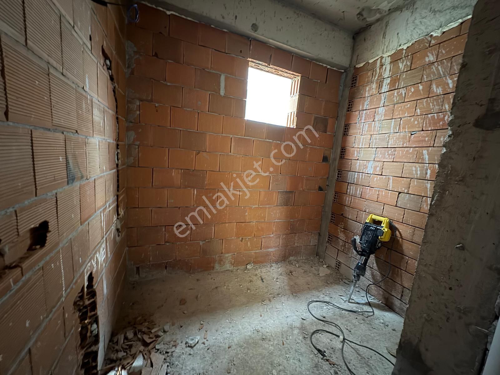 Adliyenin Karşısında 1+1 Satılık Geniş Ferah Aydınlık Daire - Görsel 11