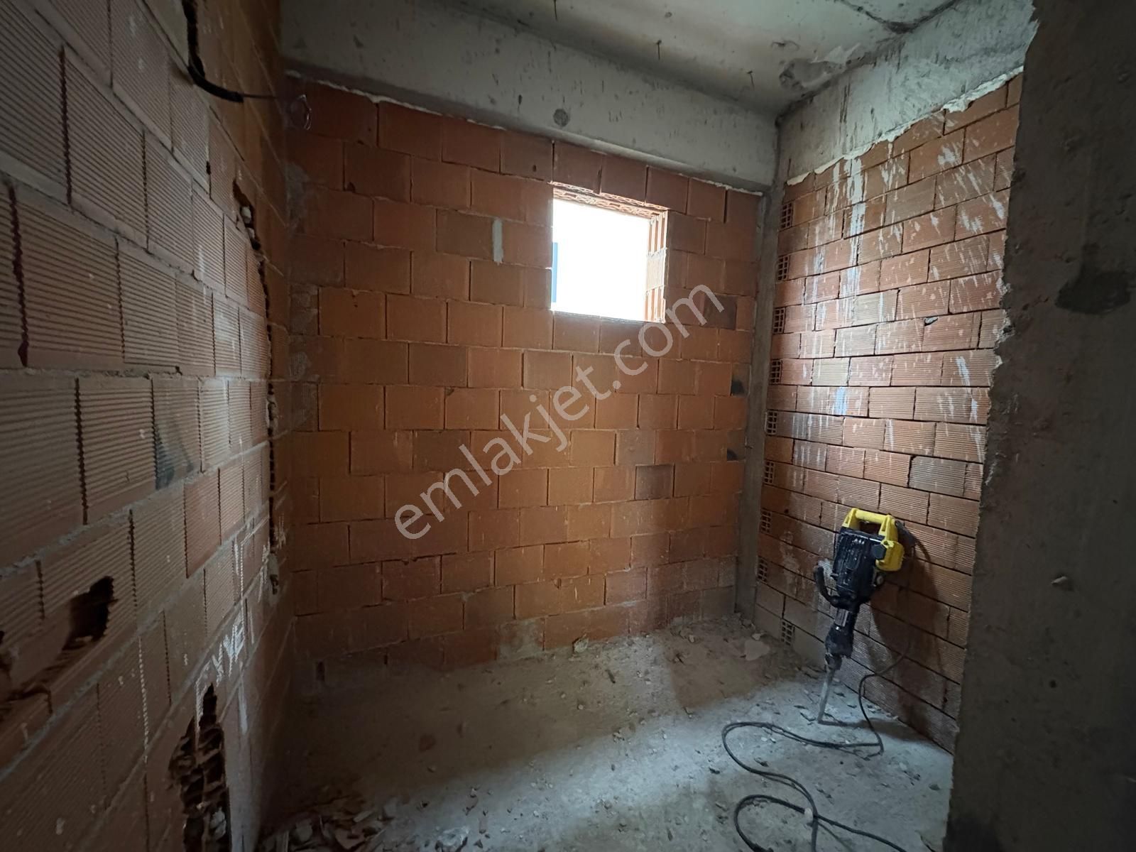 Adliyenin Karşısında 1+1 Satılık Geniş Ferah Aydınlık Daire - Görsel 16