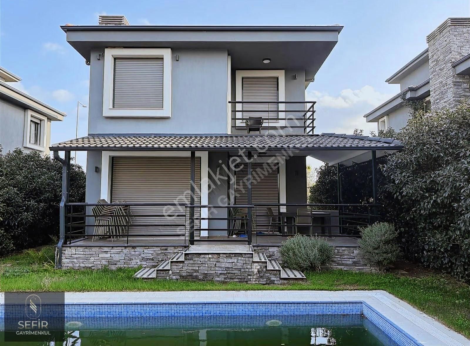 Seferihisar Gemisuyu Konakların'da 4+1 Satılık Villa