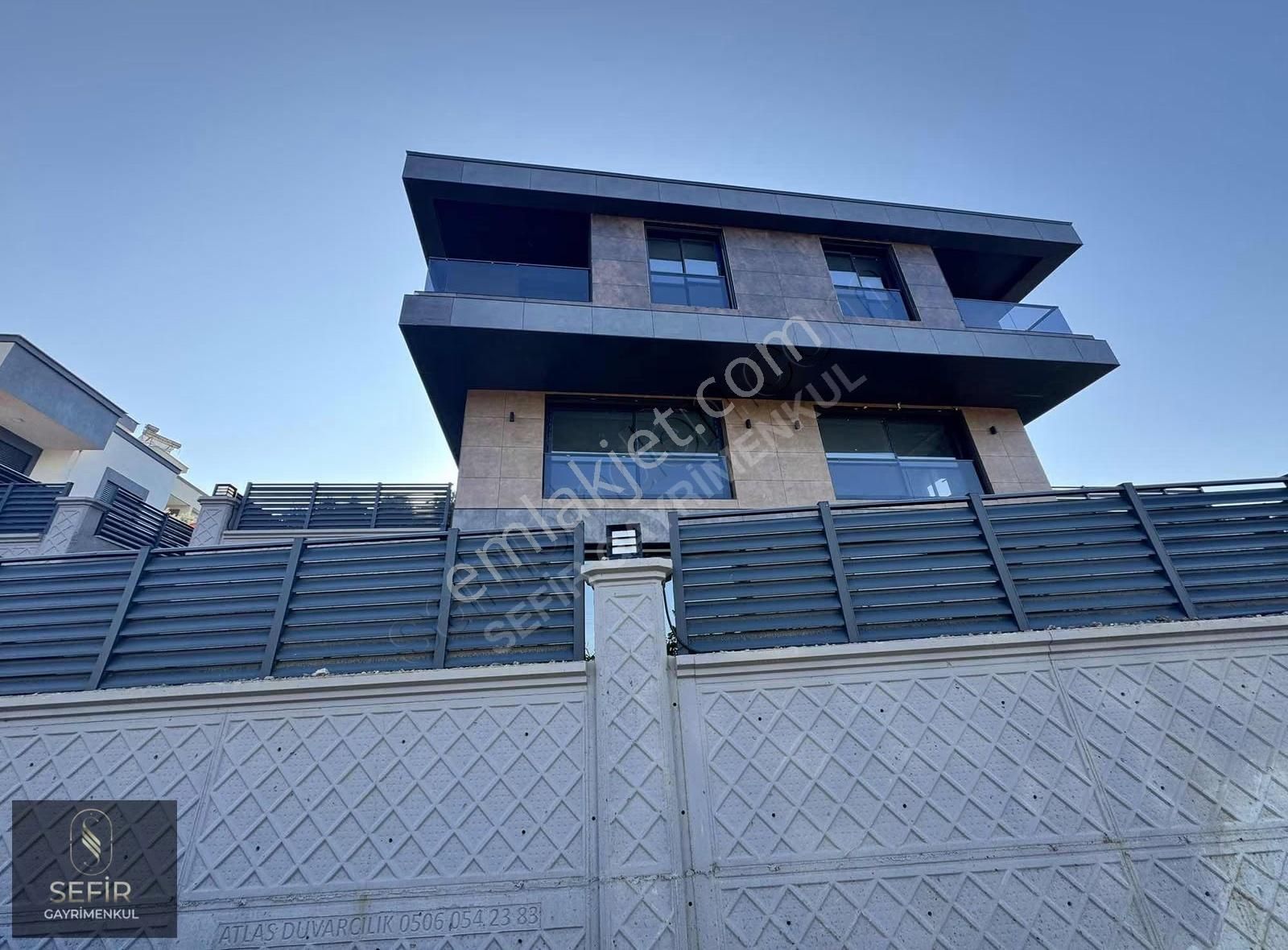 Akarca'da Bahçeli Kullanışlı 3+2 Sıfır Villa