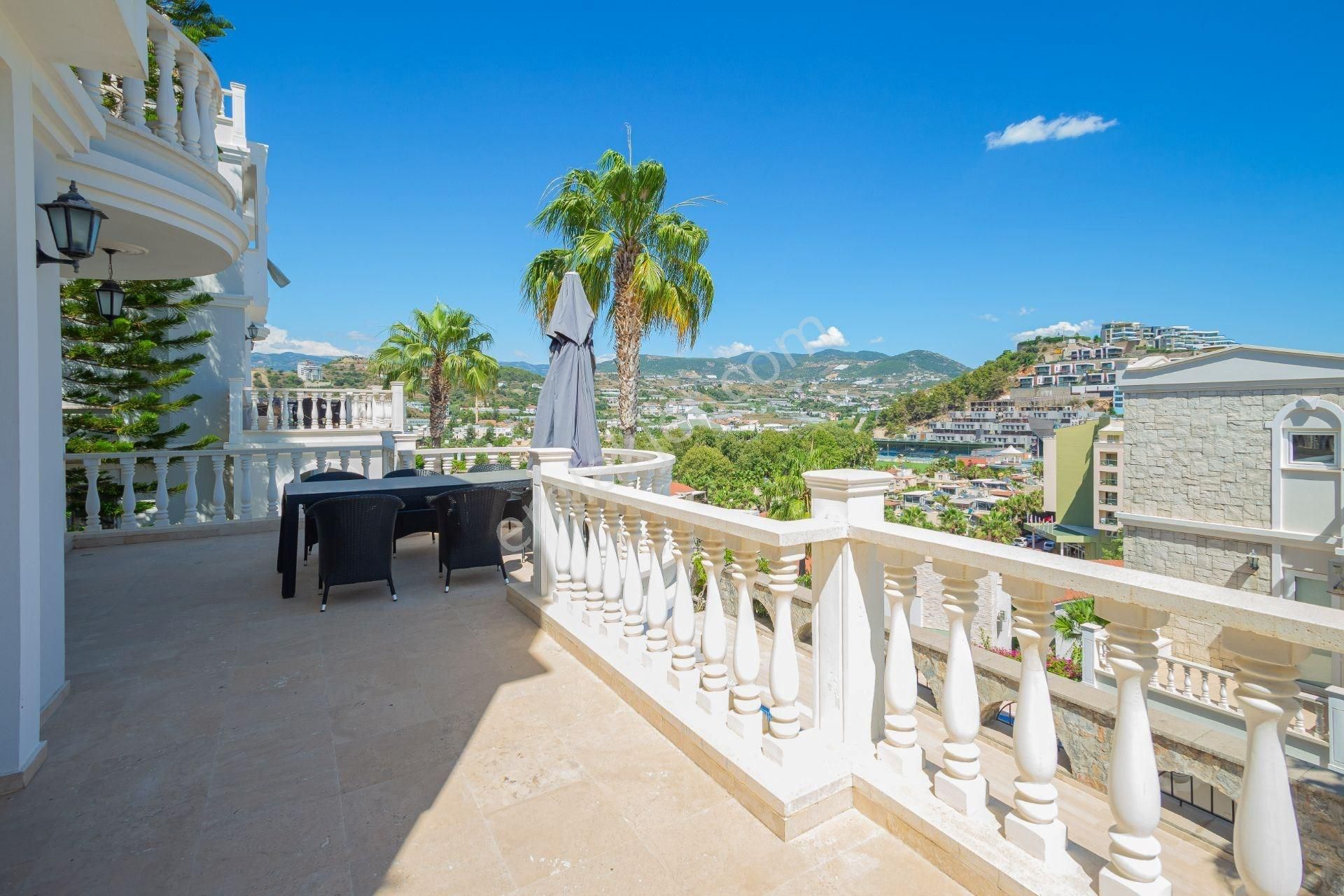 Alanya / Konaklı’da Dağ & Deniz Manzaralı 4+2 Eşyalı Lüks Villa - Görsel 14