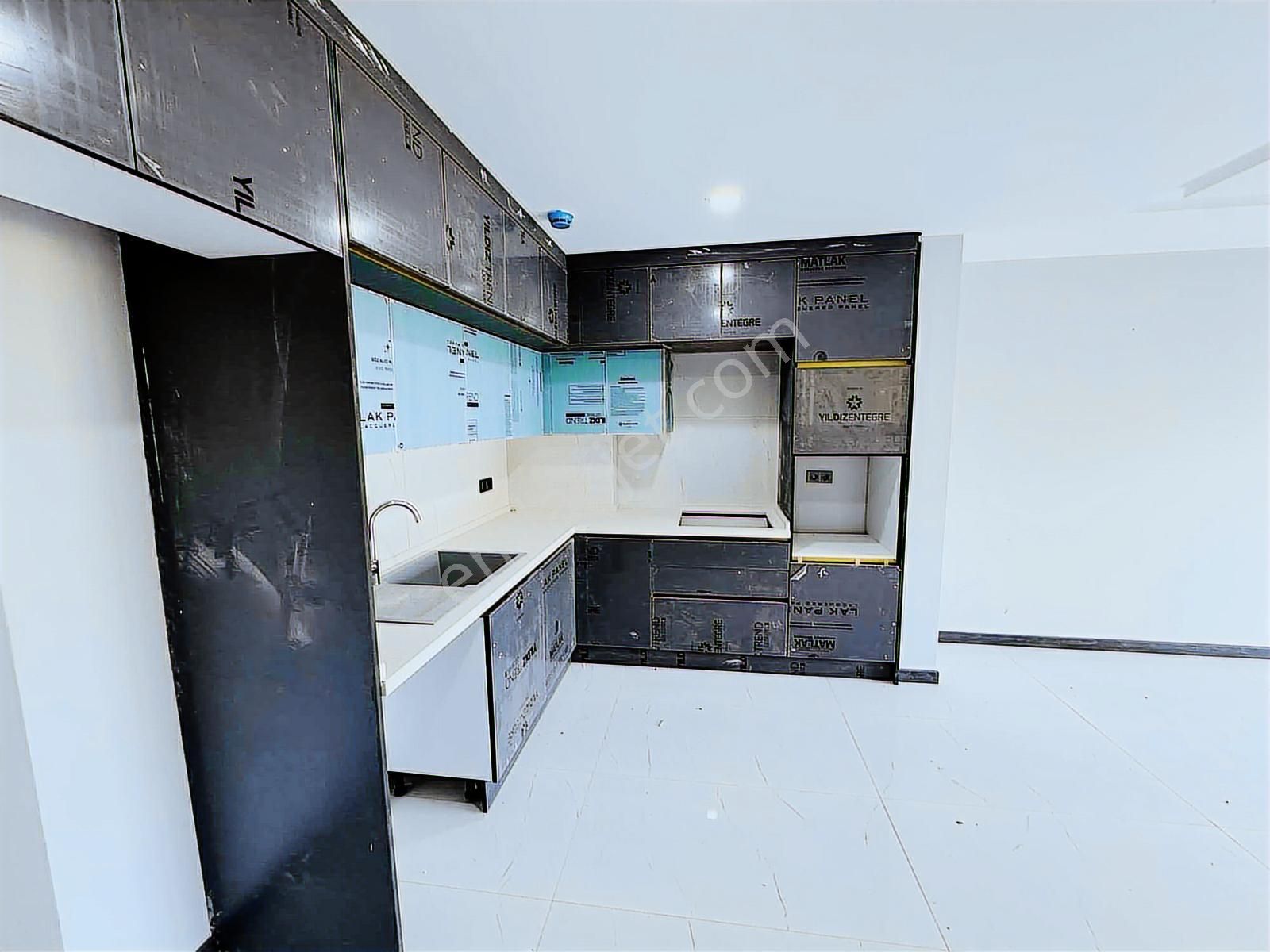 Kuşadası Güzelçamlı'da Havuzlu Satılık 2+1 Bahçeli Daire - Görsel 2