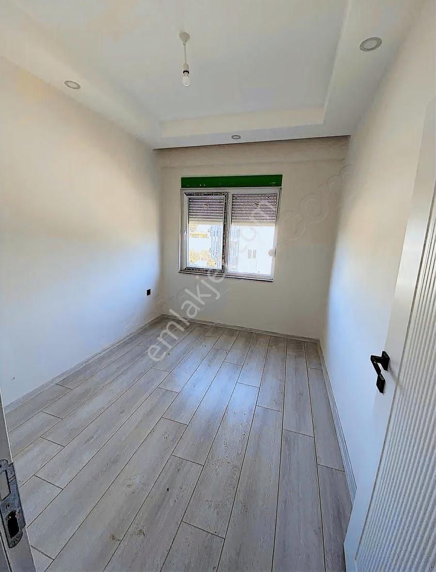 Ilıca Mahallesi'nde 2 + 1 Üçüncü Kat Havuzlu Dairemiz Kiralıktır - Görsel 2