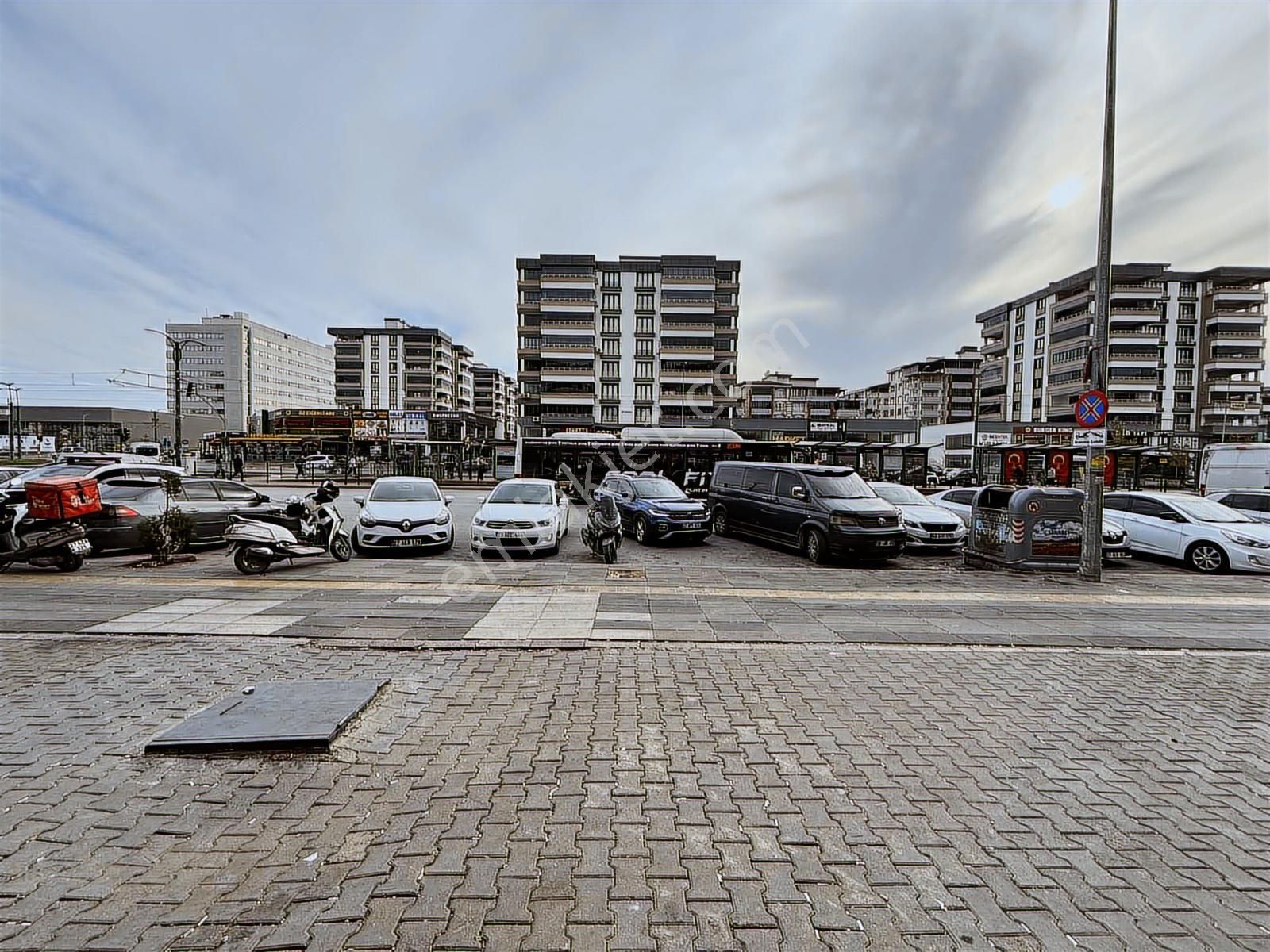 Çbn Gayrimenkulden Sehir Hastanesi Yanında Geniş Market - Görsel 23