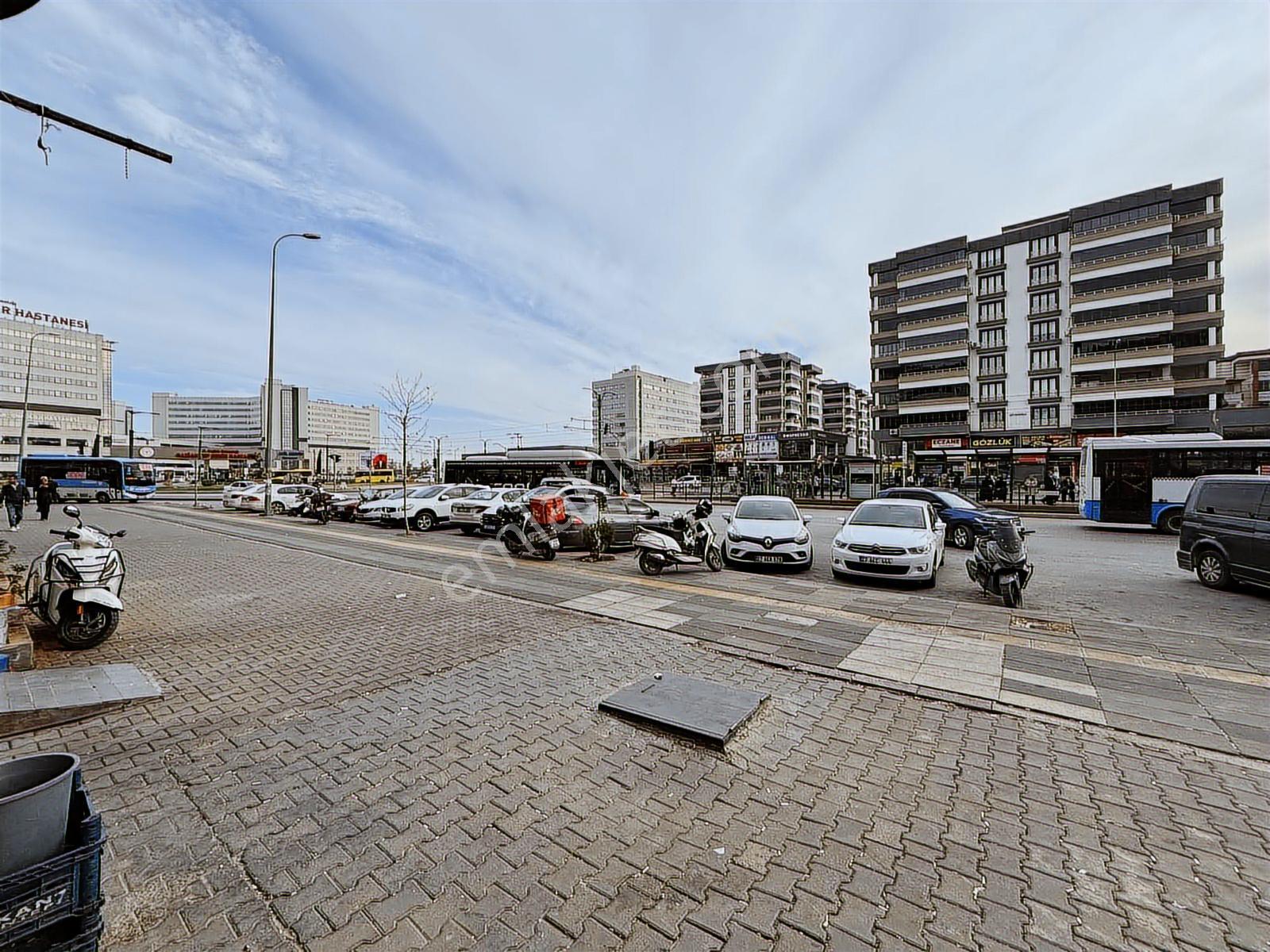 Çbn Gayrimenkulden Sehir Hastanesi Yanında Geniş Market - Görsel 3