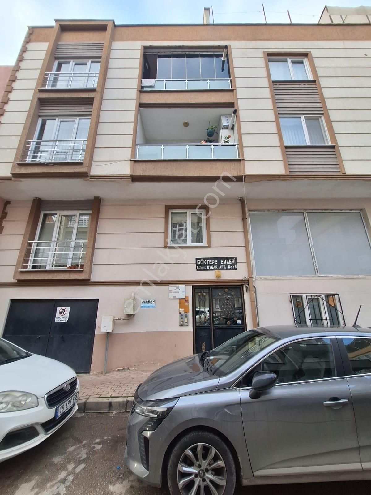 Bursa Demirtaş Cumhuriyet Mahallesinde Caddeye Yakın, 5+1 Geniş