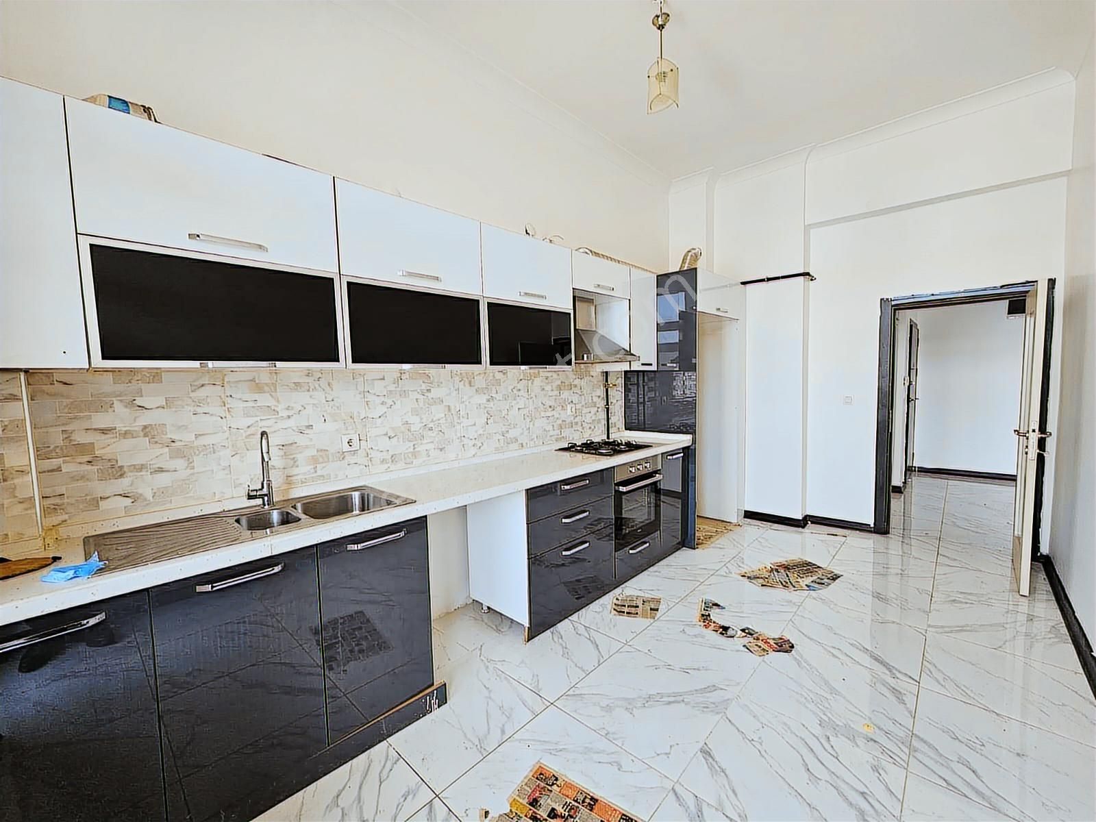 Bağlıca'da Merkezi Konumda , Boyalı Masrafsız Kiralık 4+1 Daire - Görsel 6