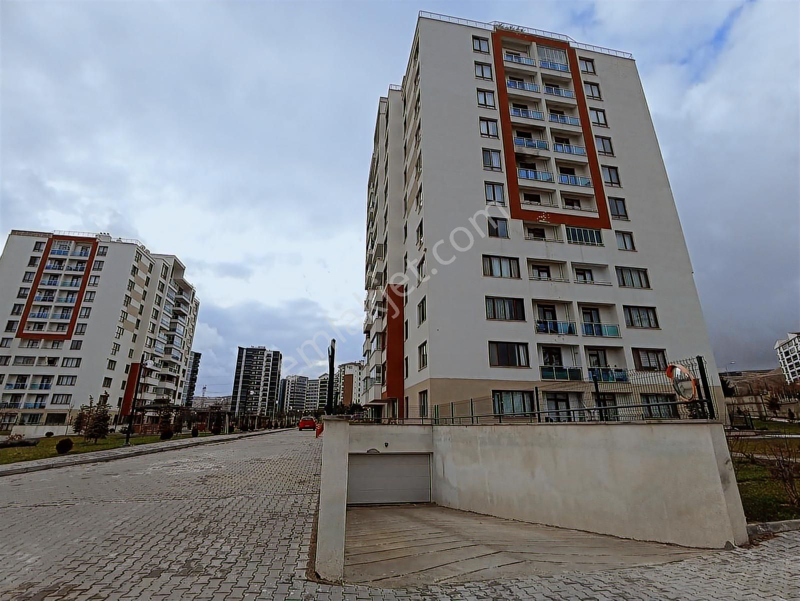 Bağlıca'da Merkezi Konumda , Boyalı Masrafsız Kiralık 4+1 Daire - Görsel 4