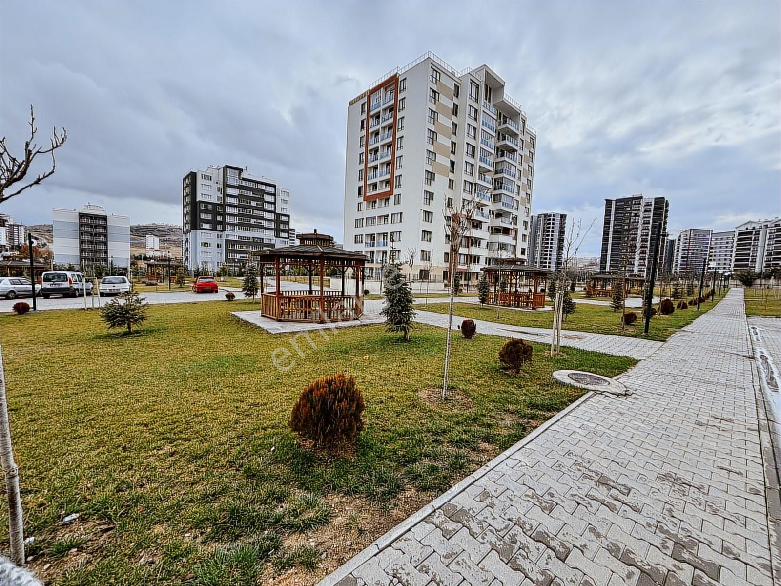 Bağlıca'da Merkezi Konumda , Boyalı Masrafsız Kiralık 4+1 Daire - Görsel 5