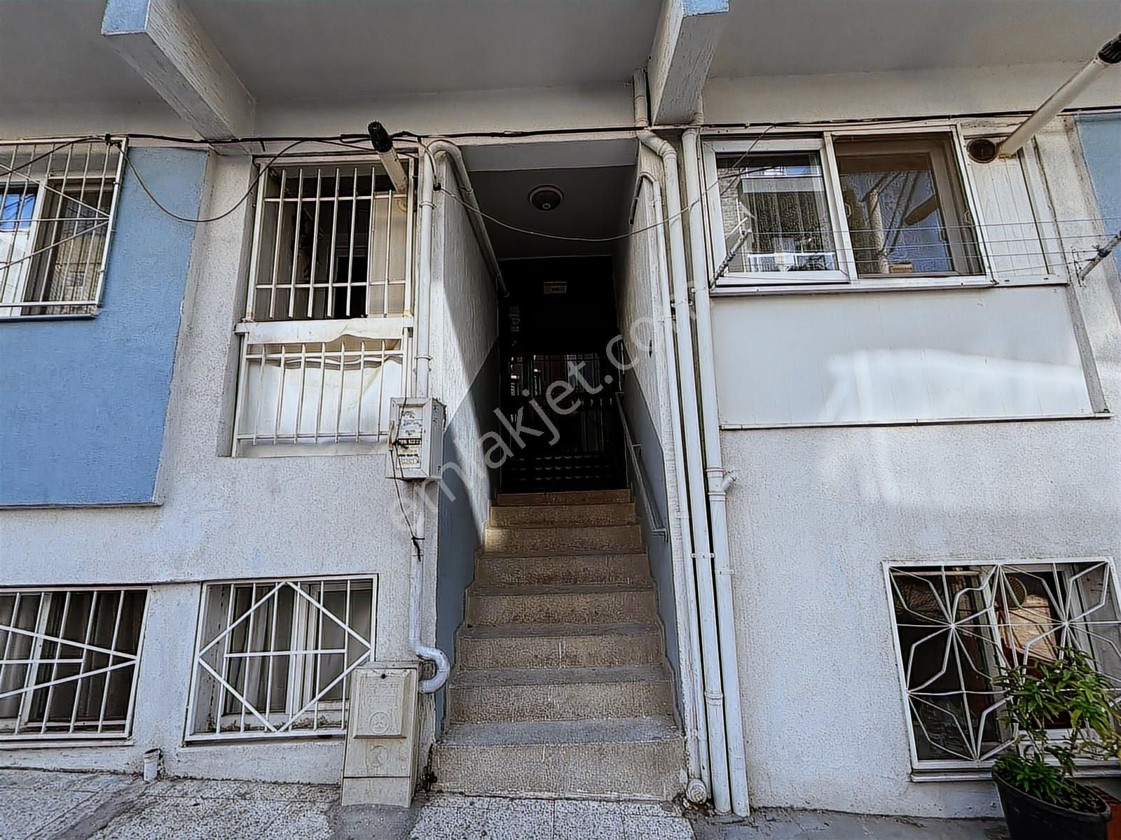 İzmir Bayraklıda Merkezi Konumda Satılık 1+1 Daire - Görsel 10