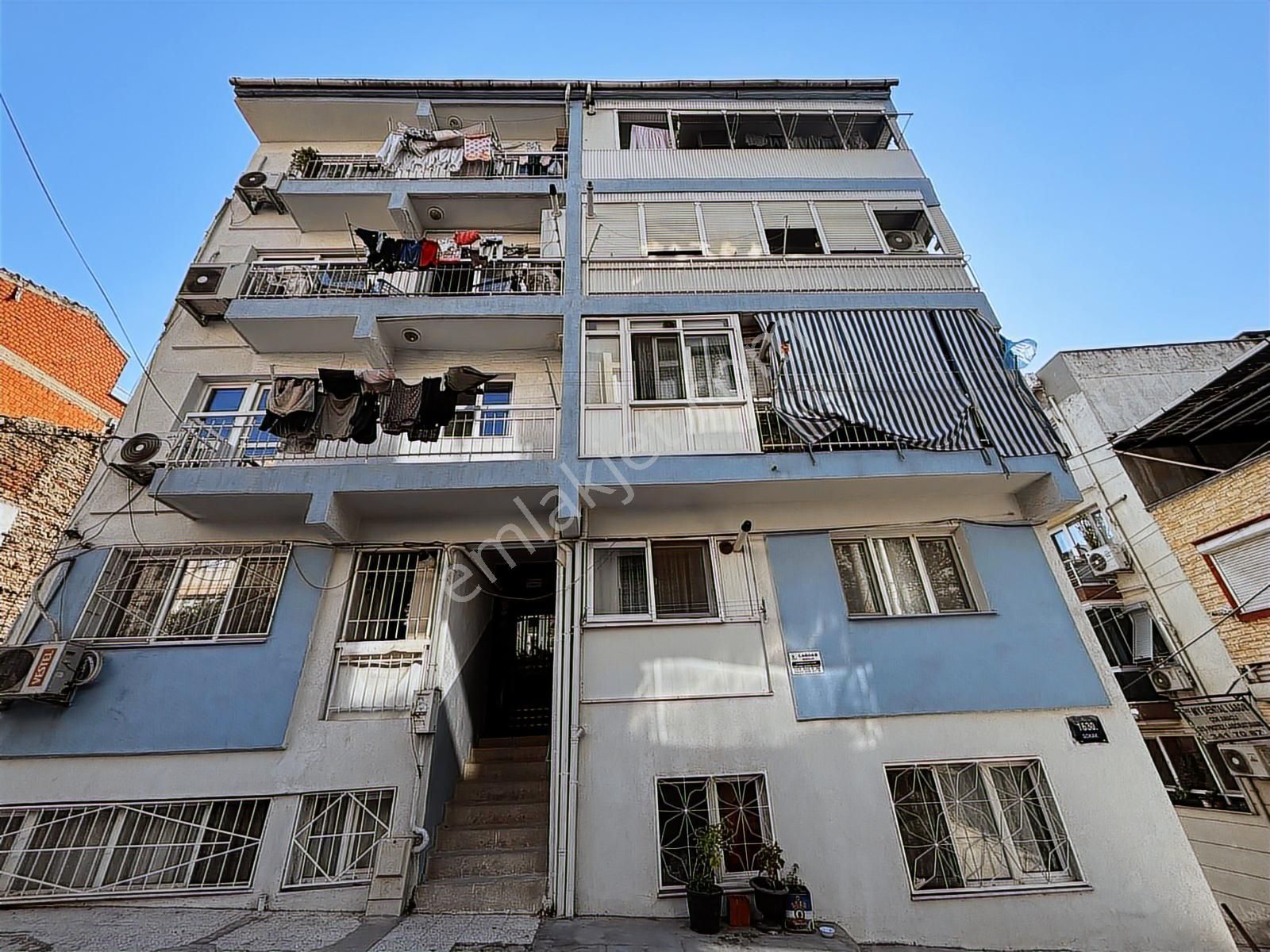 İzmir Bayraklıda Merkezi Konumda Satılık 1+1 Daire