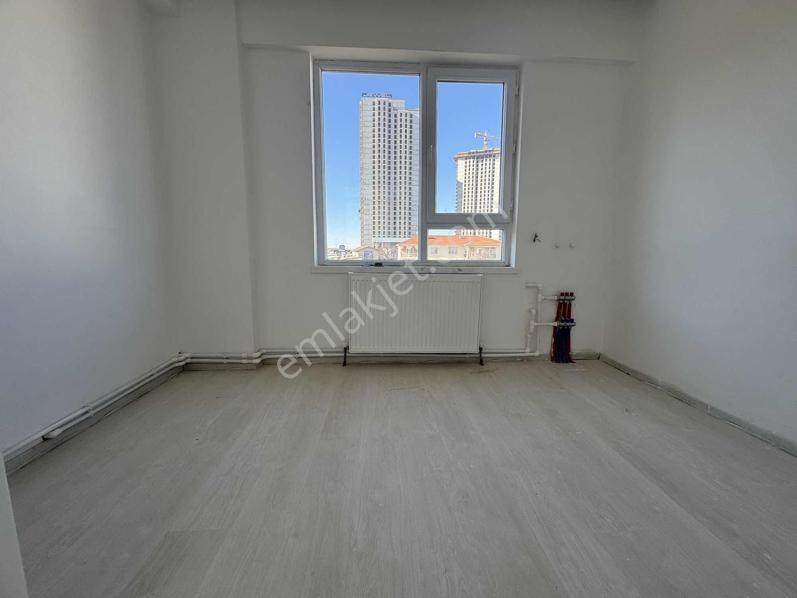 Alaçatıdan İncekte Cadde Üzeri Geniş M2li Kiralık 3+1 - Görsel 4