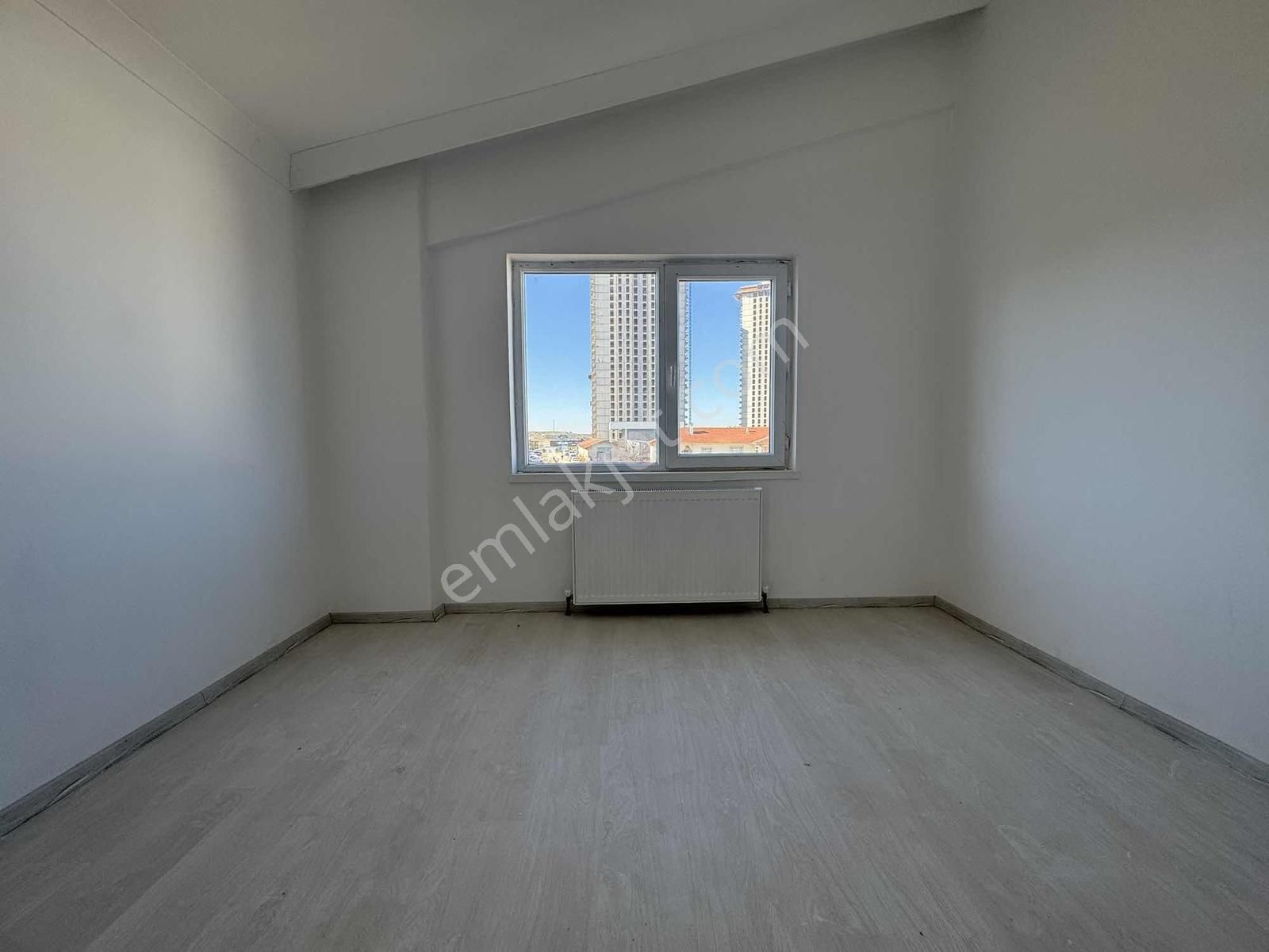 Alaçatıdan İncekte Cadde Üzeri Geniş M2li Kiralık 3+1 - Görsel 35