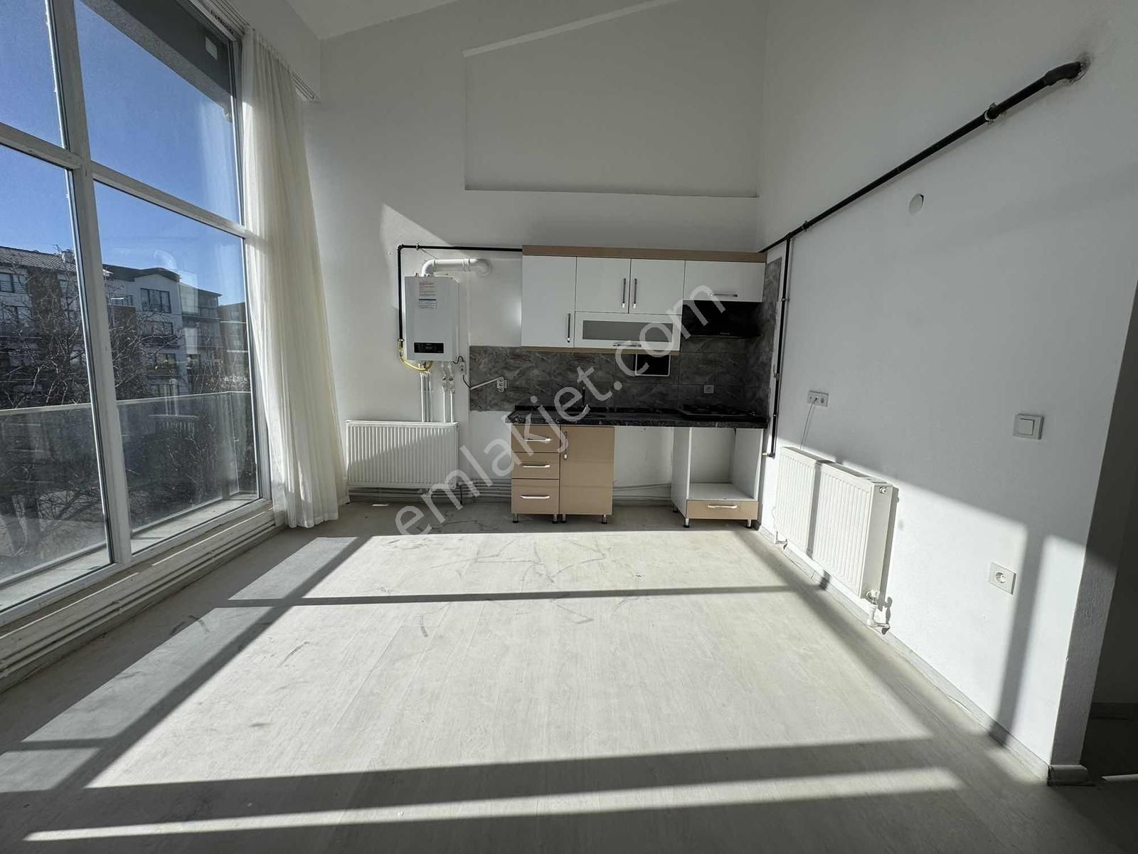 Alaçatıdan İncekte Cadde Üzeri Geniş M2li Kiralık 3+1 - Görsel 14