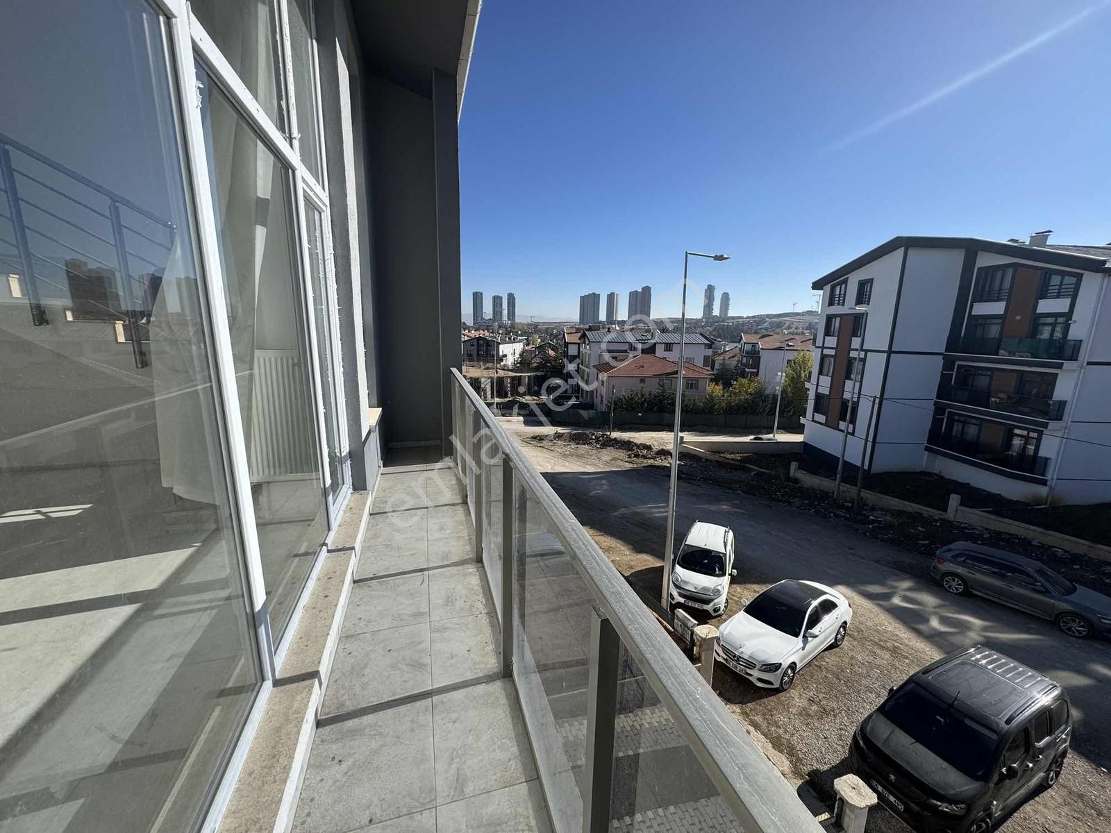 Alaçatıdan İncekte Cadde Üzeri Geniş M2li Kiralık 3+1 - Görsel 31