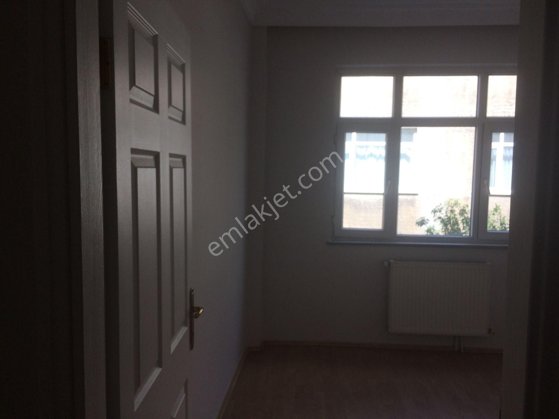 2+1 Daire ; Aile Apartmanında Merkezi Konuma Sahip ....sahibinden...