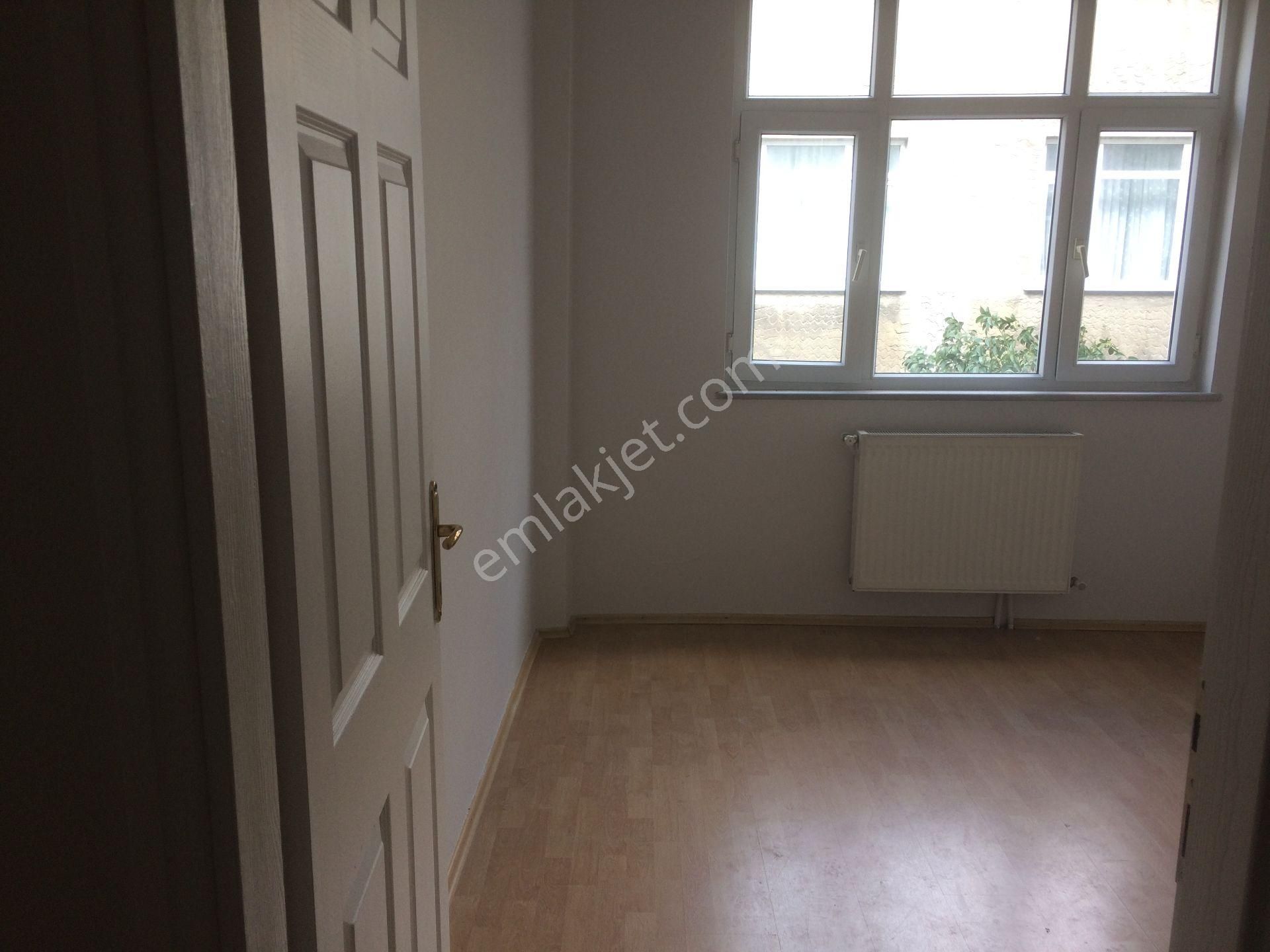2+1 Daire ; Aile Apartmanında Merkezi Konuma Sahip ....sahibinden... - Görsel 4