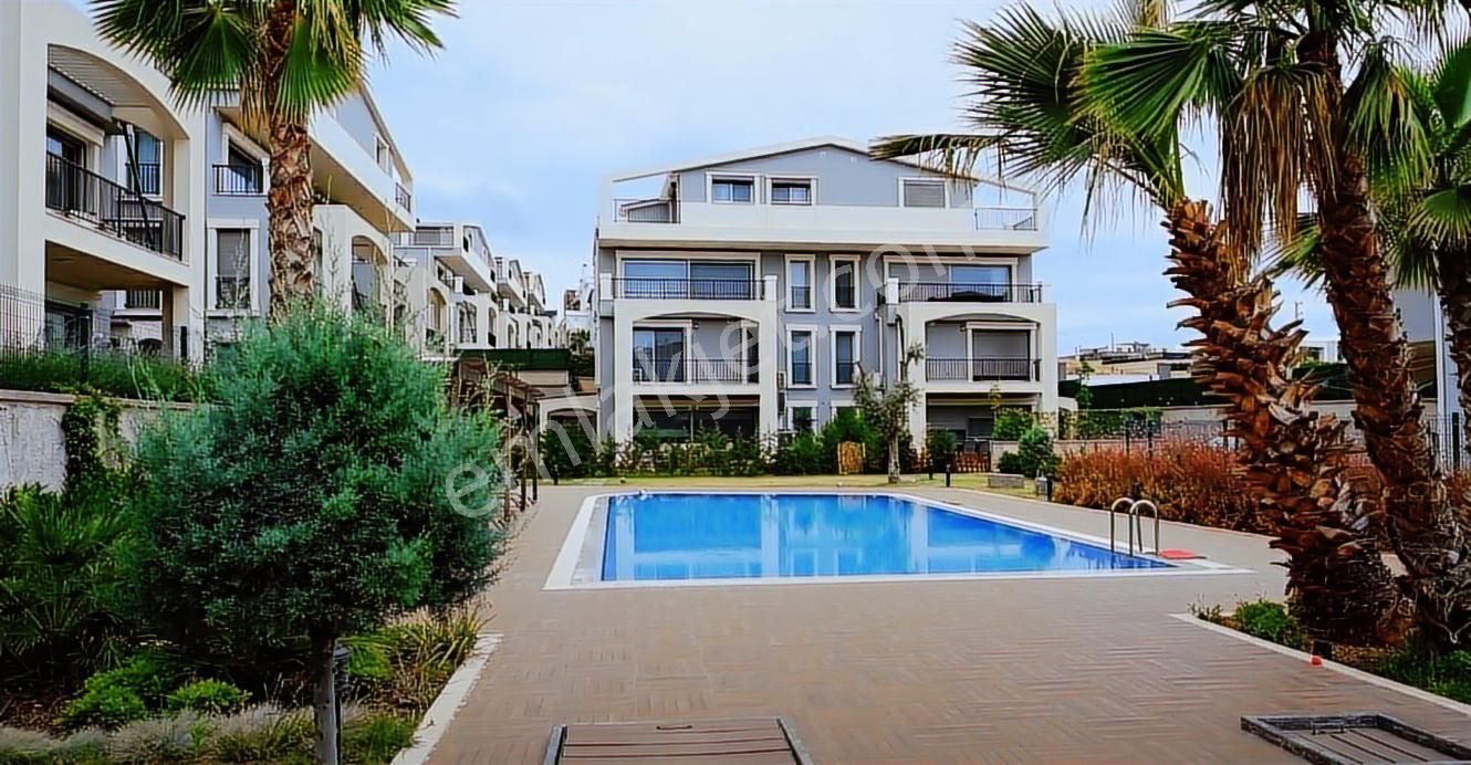 232 Yelki Evleri Sitesinde Havuzlu Çatı Dubleks Daire