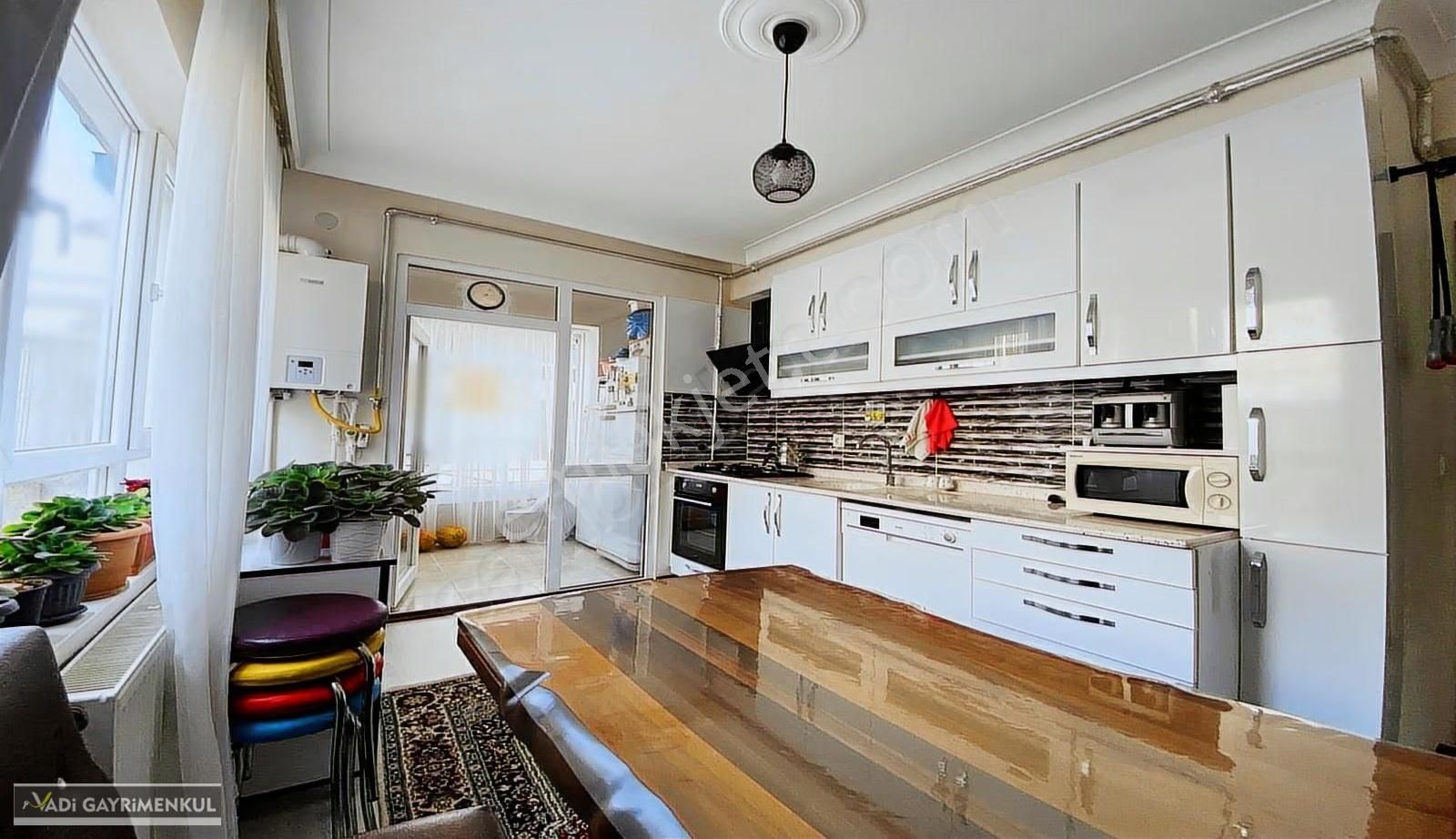 Vadi'den Karakaya'da Yeni Bina Masrasız İskanlı Kök Tapu 4+1!