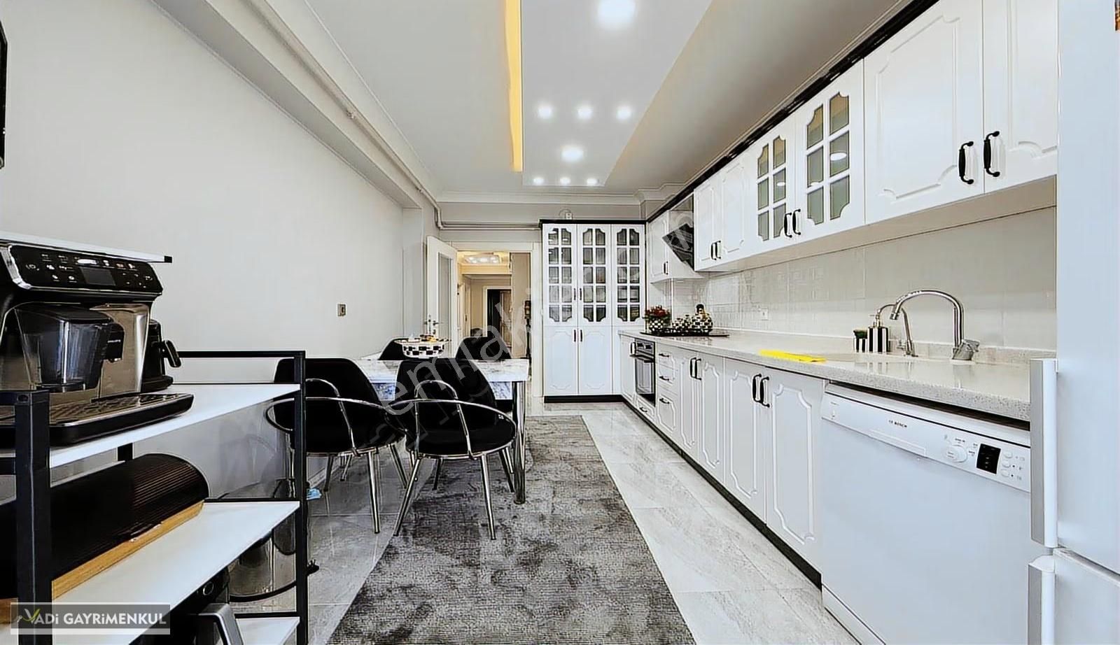 Vadi'den Konforun,ferahlığın Ve Şıklığın Buluştuğu 3+1 Daire ! - Görsel 11