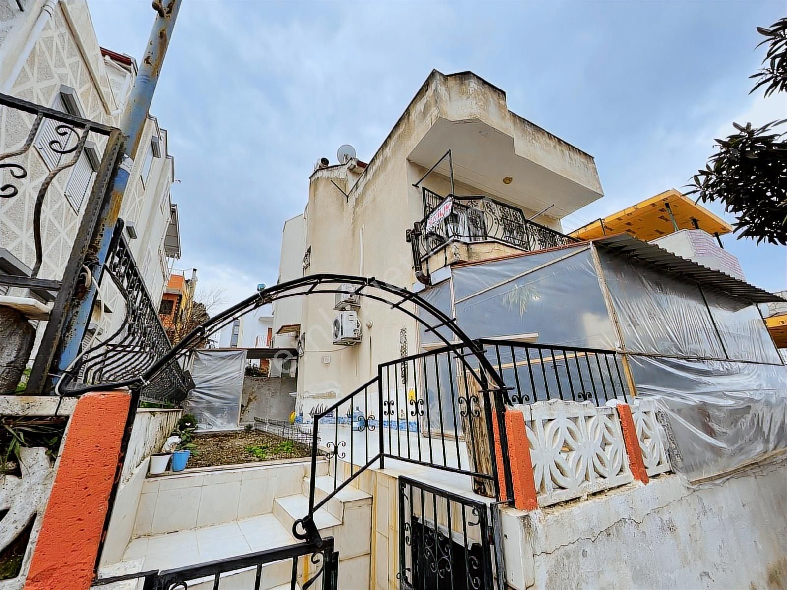 Kuşadası Kadınlar Denizinde Satılık Trıplex 3+1 Villa - Görsel 18