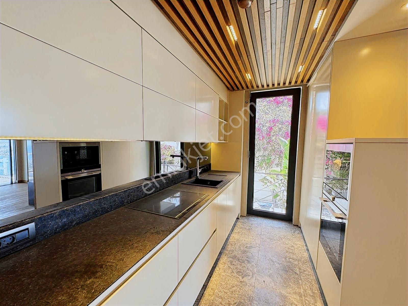 Bitez Asarlık'ta Denize Sıfır Lüks Rezidans - Görsel 2