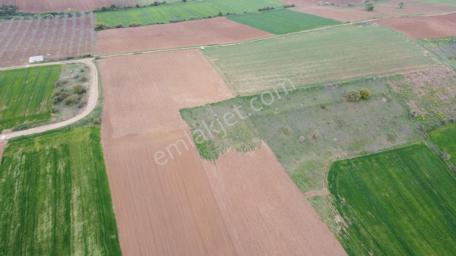 Karataş'tan 15.300 M2 Yolu Mevcut Merkeze Yakın Yatırımlık Kupon - Görsel 5