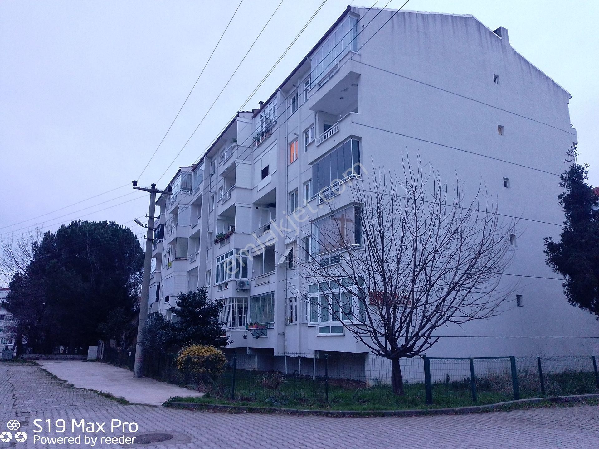 Yalova Çınarcık Karpuzdere Köprüsü Mevkiinde Sarı Dolmuşlara Çok Yakın Full Eşyalı Satılık Daire