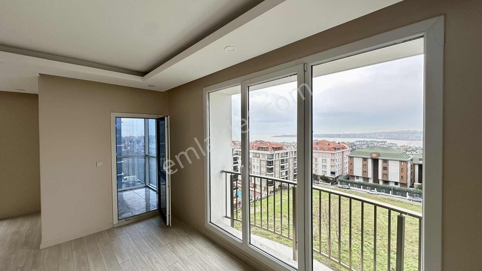 Site İçi Ana Cadde Üstü Manzaralı 3+1 Kiralık Daire