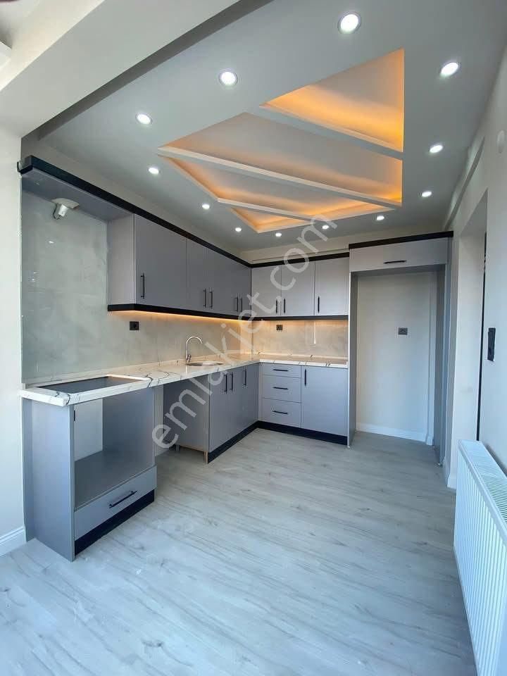 Cumhuriyet Mahallesi’nde Geniş 3+1 Satılık Daire - Görsel 2