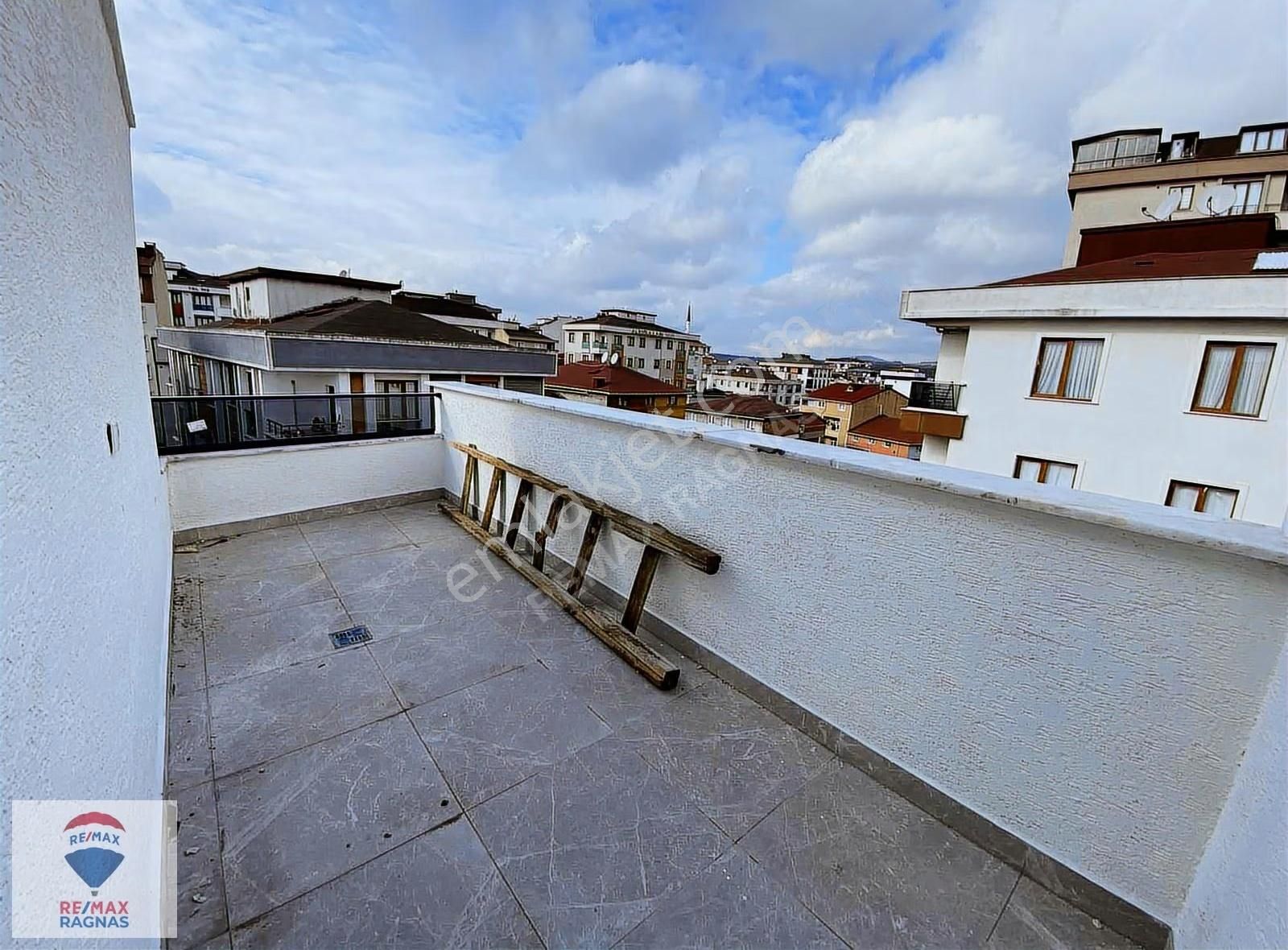 Çekmeköy Aydınlar Mah. Üst Dubleks K.otoparklı 2+1 165m² Daire - Görsel 33