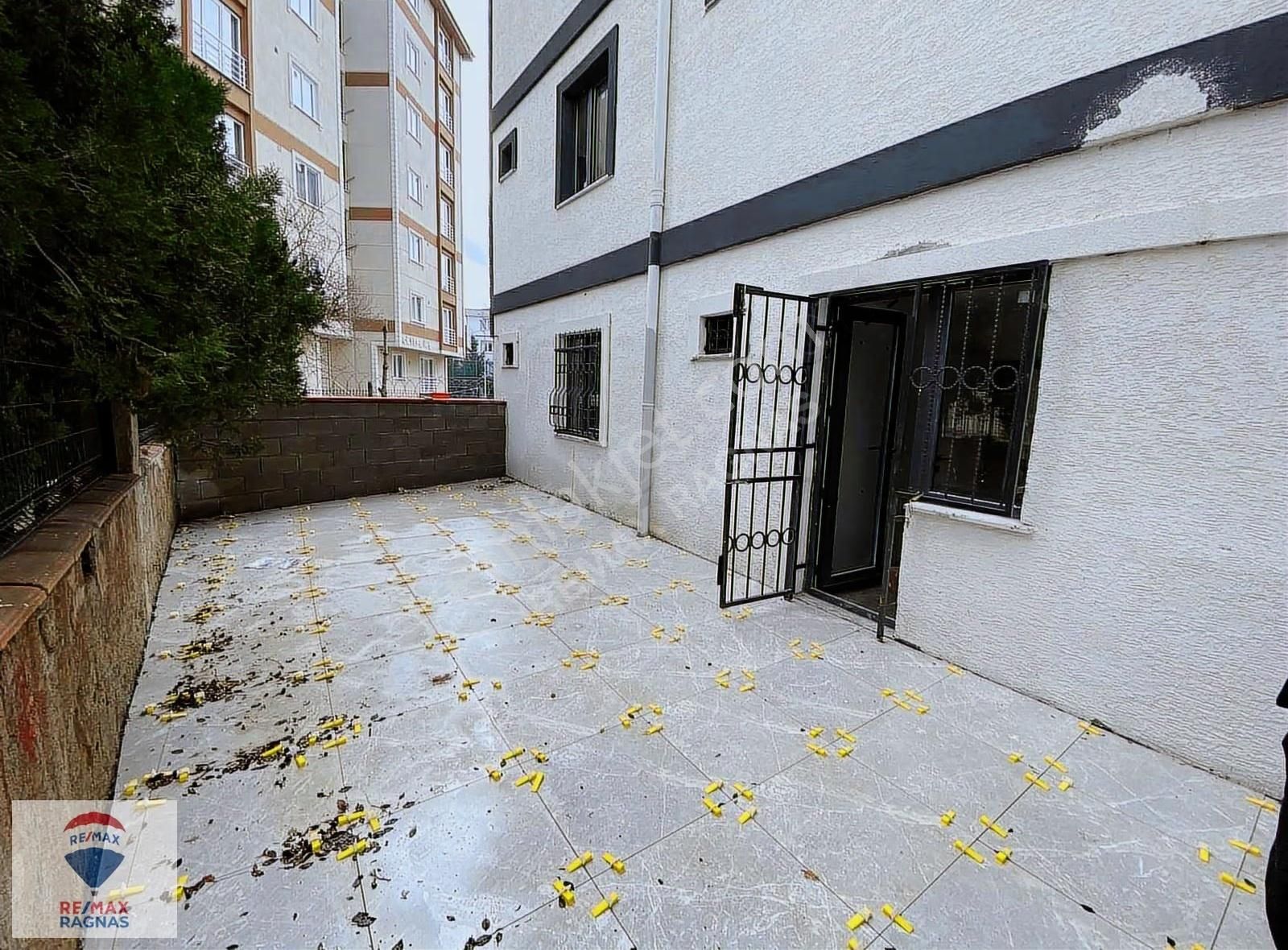 Çekmeköy Aydınlar Mah. K.otoparklı Giriş Kat 2+1 86m² Teraslı - Görsel 17