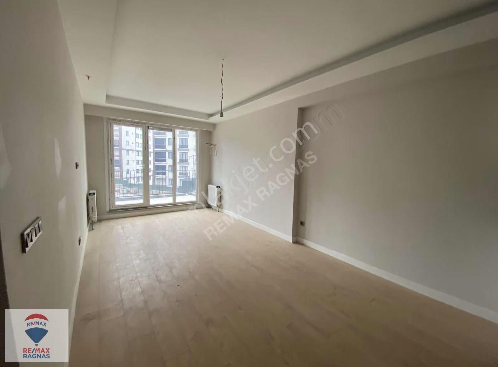 Kartal Orijin Sitesinde Sıfır 2+1 Bahçeli Otoparklı Manzaralı - Görsel 31