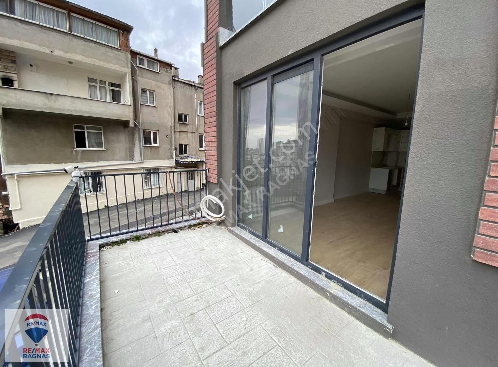 Kartal Orijin Sitesinde Sıfır 2+1 Bahçeli Otoparklı Manzaralı - Görsel 28