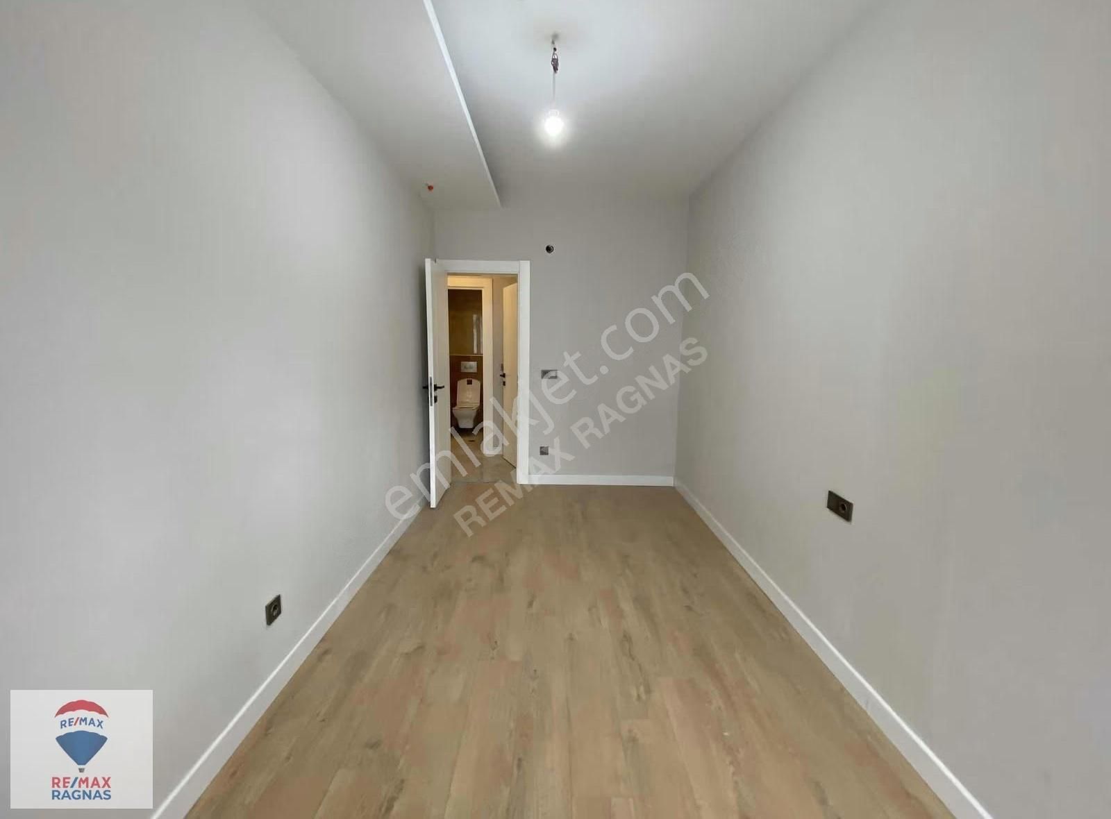 Kartal Orijin Sitesinde Sıfır 2+1 Bahçeli Otoparklı Manzaralı - Görsel 12