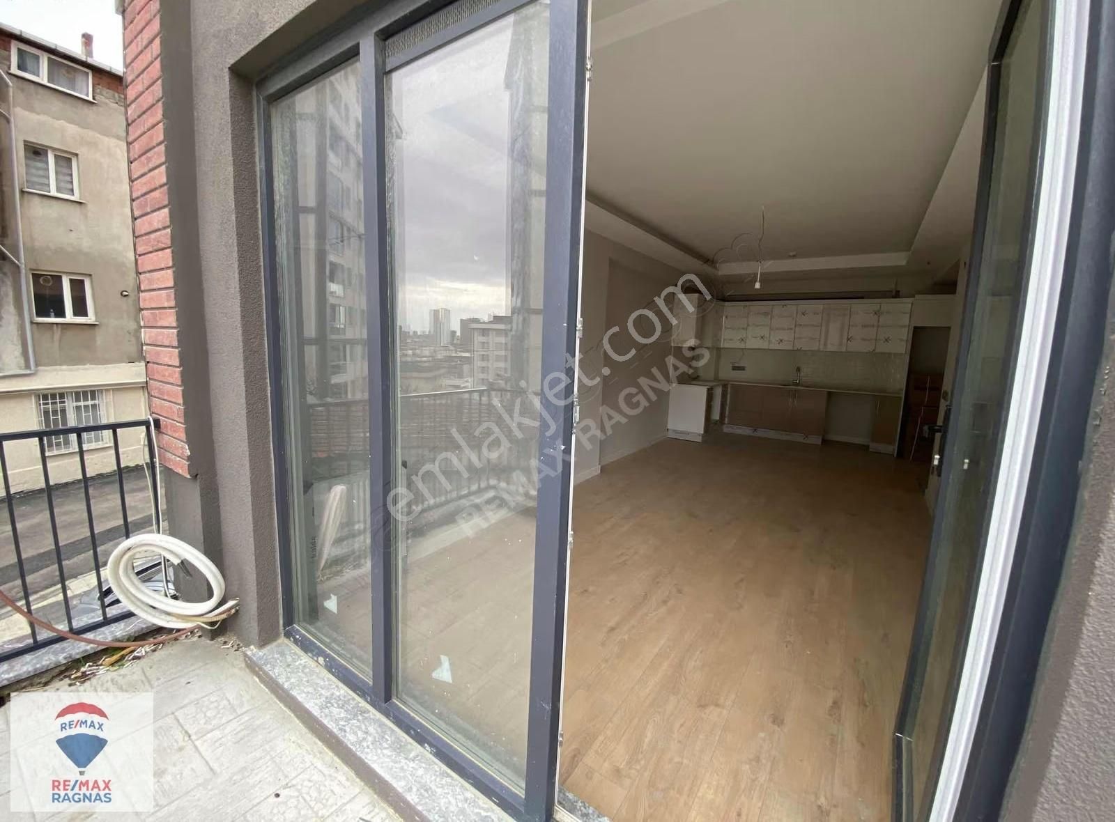 Kartal Orijin Sitesinde Sıfır 2+1 Bahçeli Otoparklı Manzaralı - Görsel 19