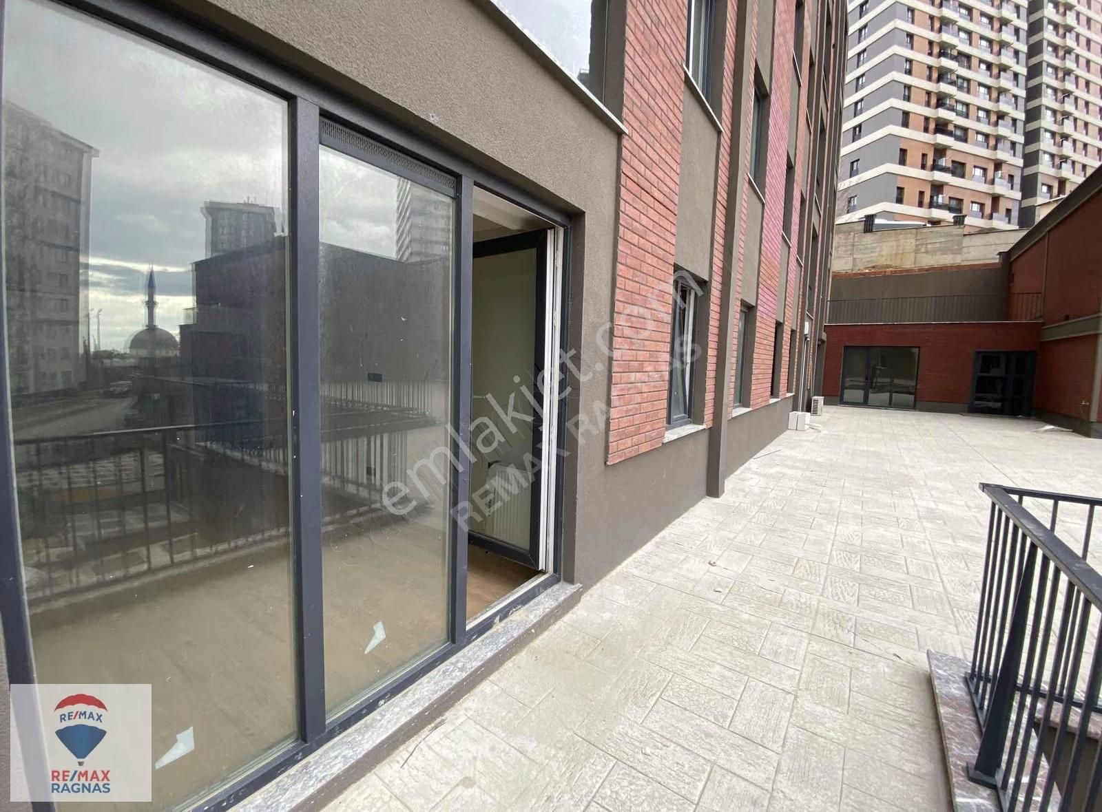 Kartal Orijin Sitesinde Sıfır 2+1 Bahçeli Otoparklı Manzaralı - Görsel 21