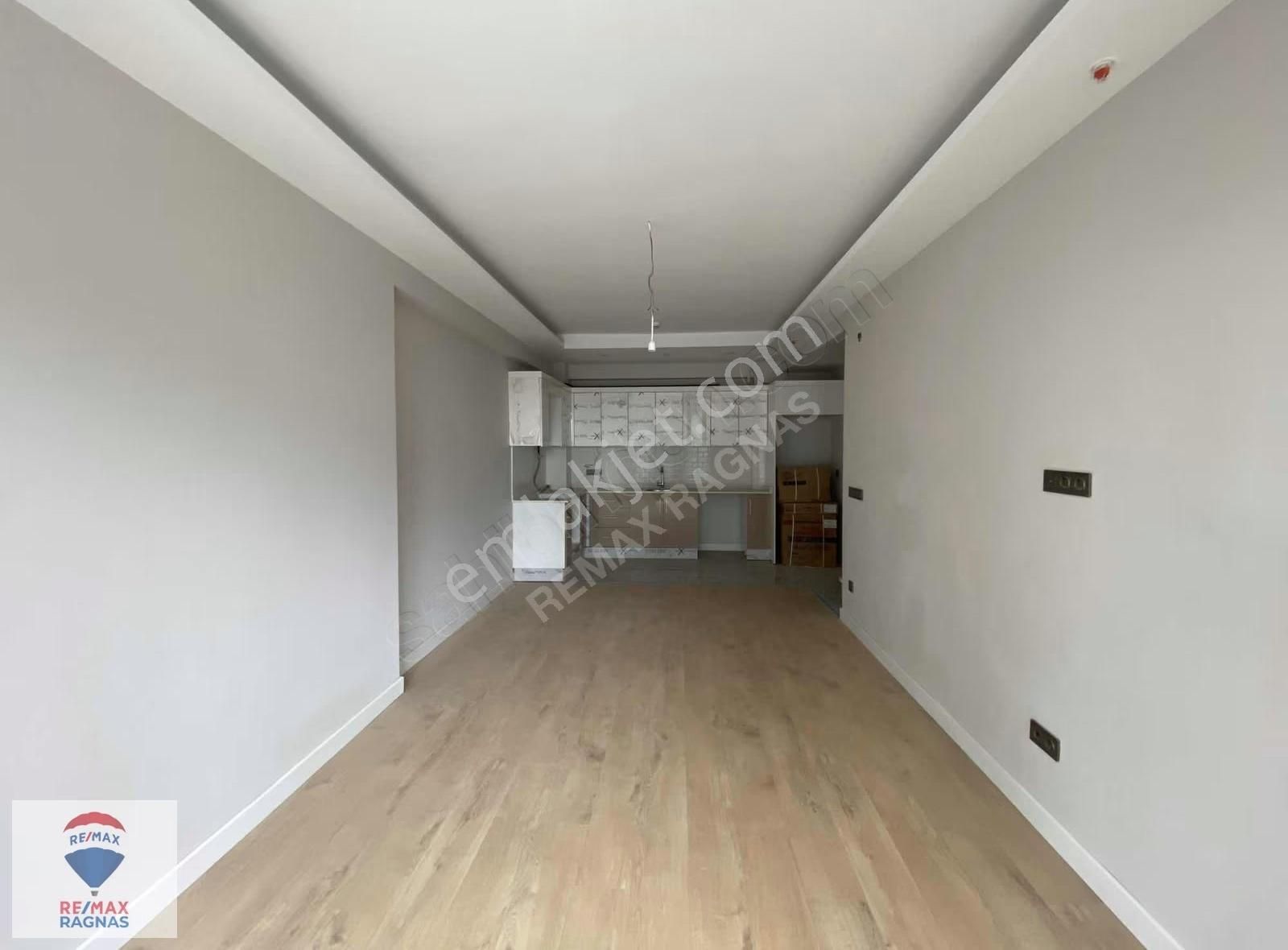 Kartal Orijin Sitesinde Sıfır 2+1 Bahçeli Otoparklı Manzaralı - Görsel 22