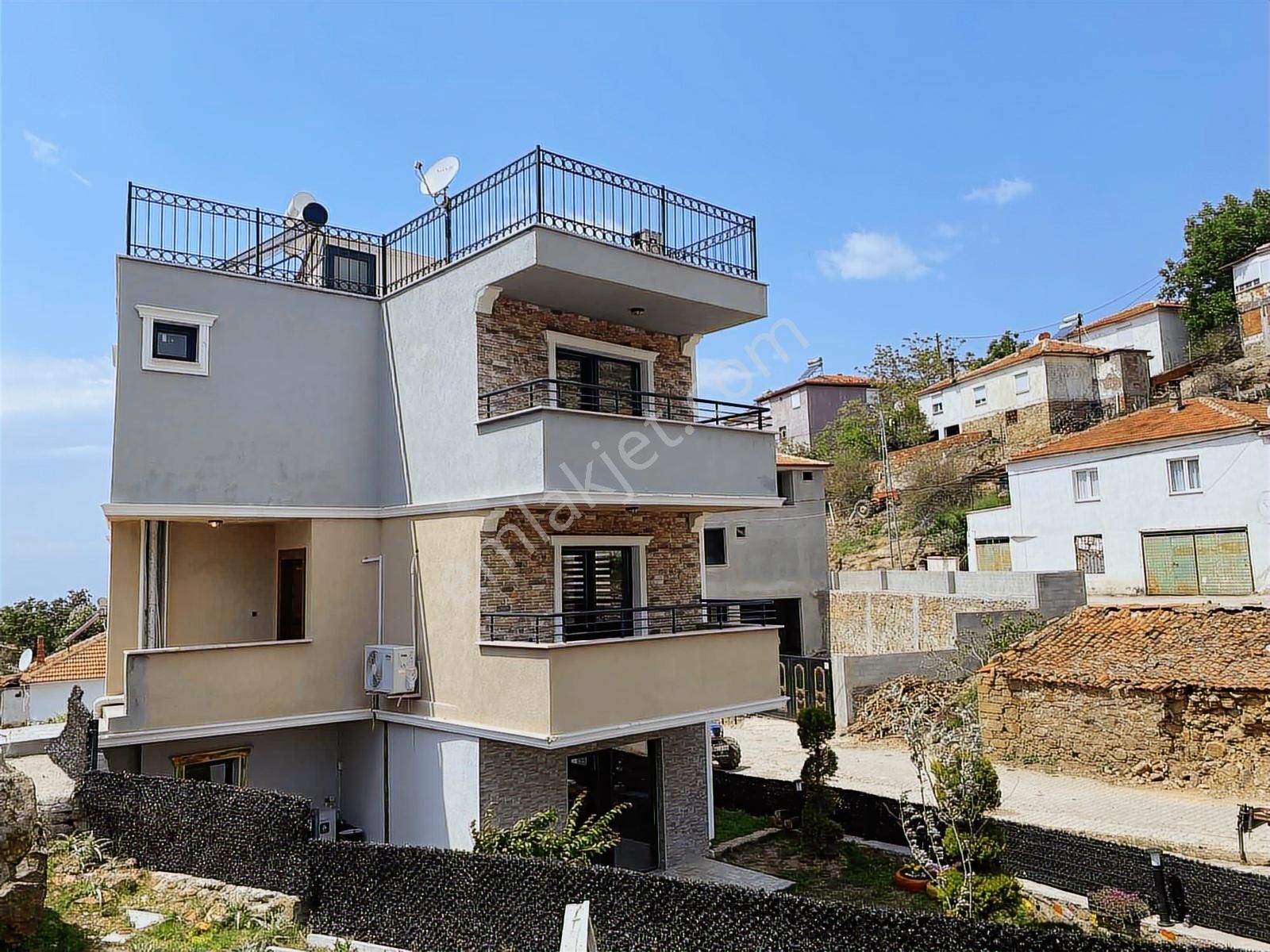 Gömeç Hacıhüseyinlerde İskanlı 3 Katlı Bahçeli Betorname Dublex - Görsel 2