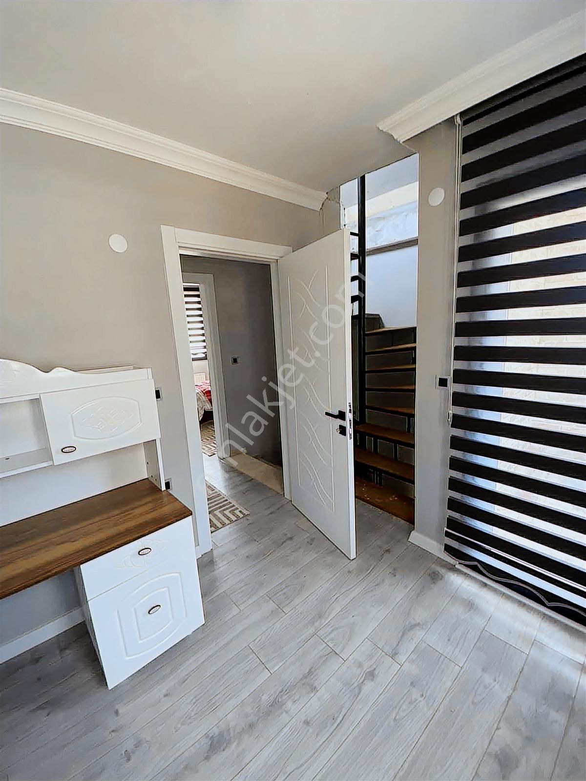 Gömeç Hacıhüseyinlerde İskanlı 3 Katlı Bahçeli Betorname Dublex - Görsel 24