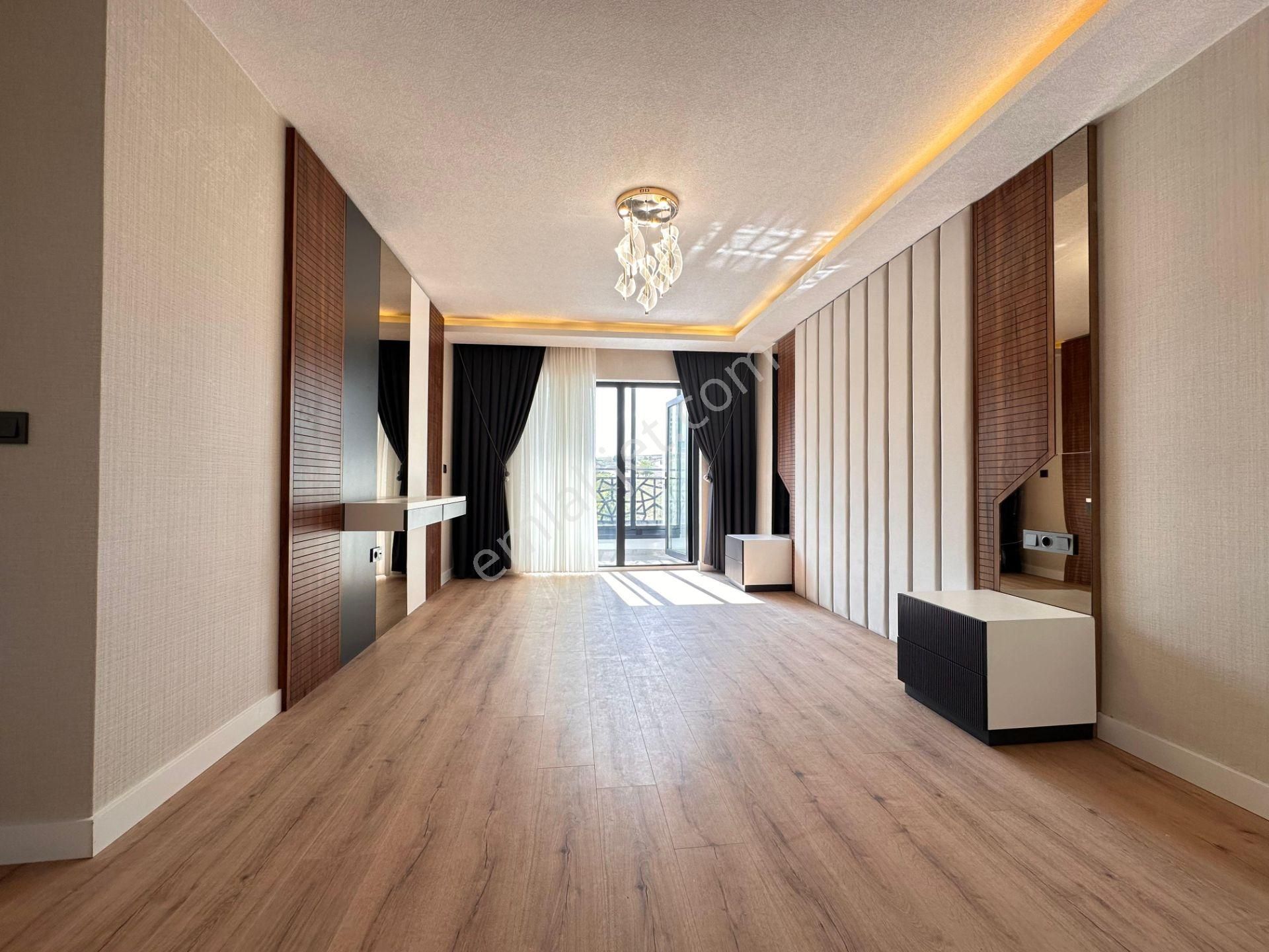 Pursaklar Mehmet Zengin Emlak'tan Kapalı Otoparklı Çift Banyolu 10.kat 4+1 Ultra Lüks Sitede Daire - Görsel 9