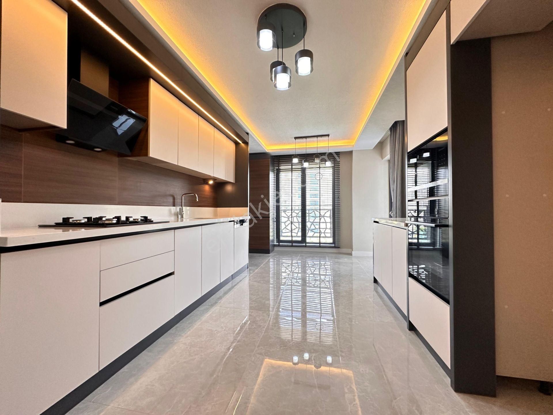 Pursaklar Mehmet Zengin Emlak'tan Kapalı Otoparklı Çift Banyolu 10.kat 4+1 Ultra Lüks Sitede Daire - Görsel 2