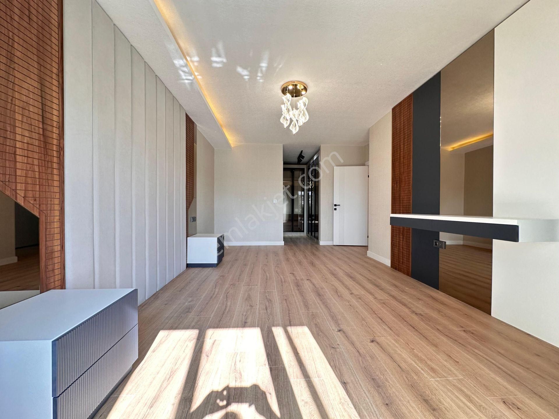 Pursaklar Mehmet Zengin Emlak'tan Kapalı Otoparklı Çift Banyolu 10.kat 4+1 Ultra Lüks Sitede Daire - Görsel 16