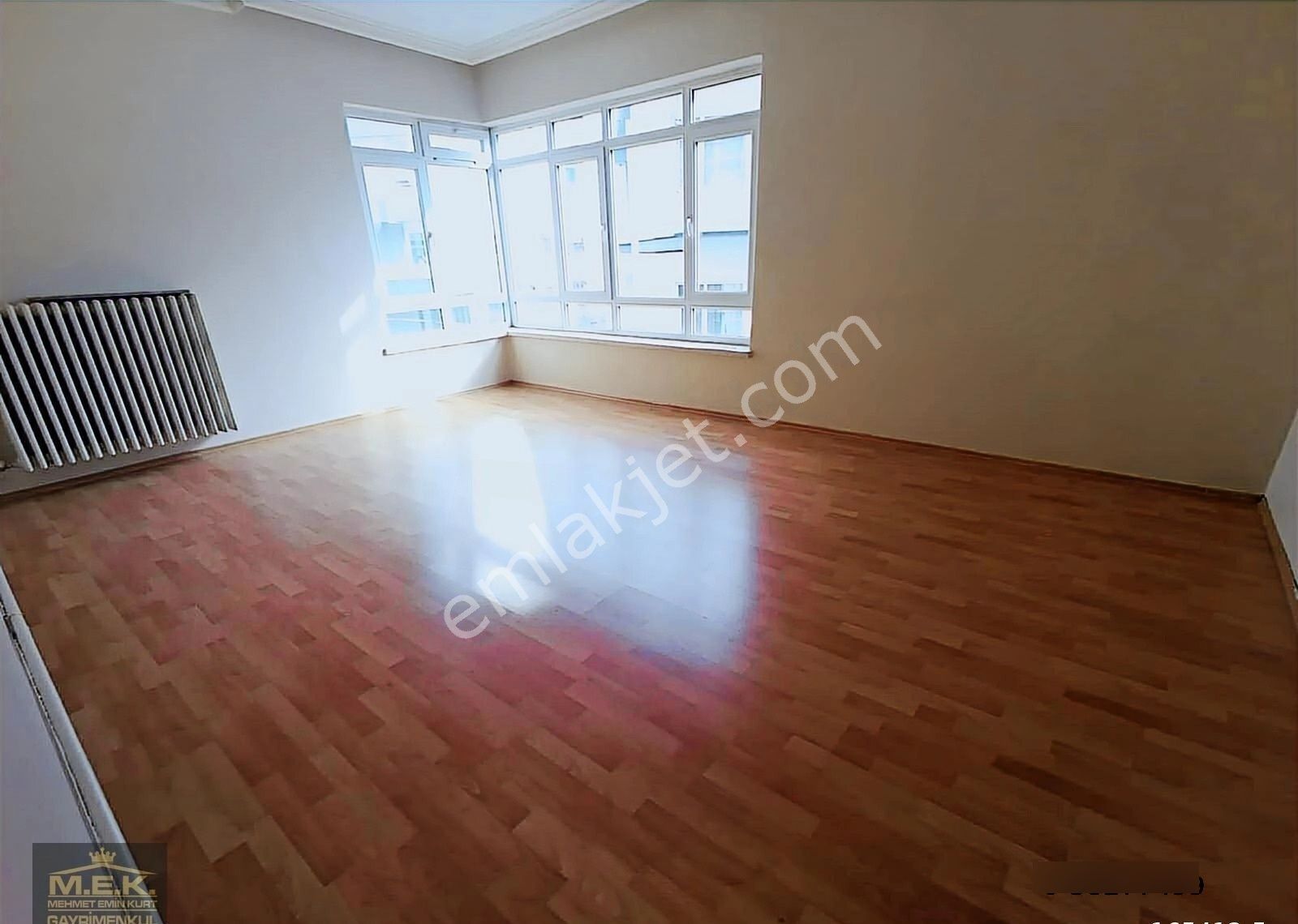 Aşıkpaşa Caddesinde Ara Kat Salon Bağımsız 3+1