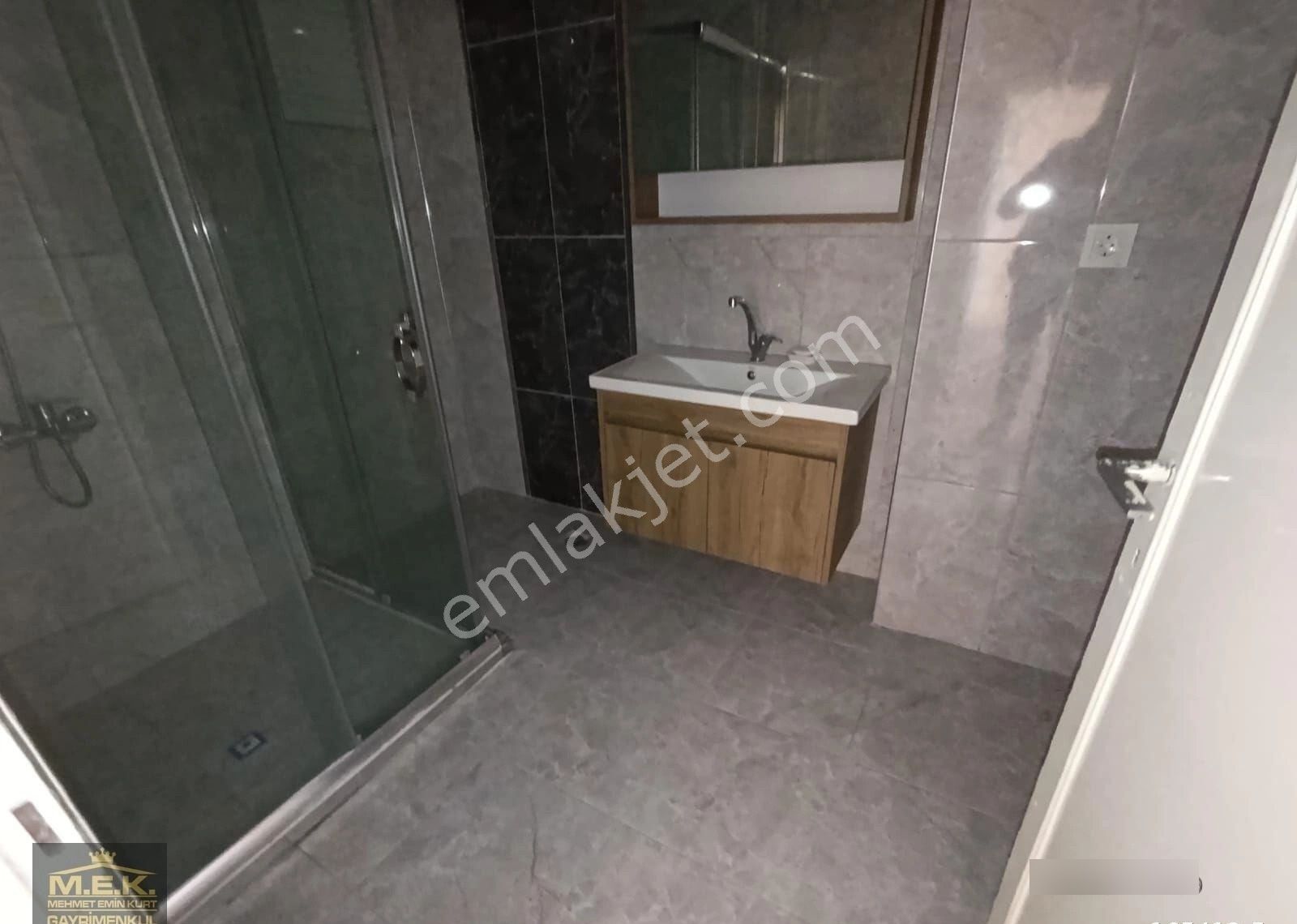 Aşıkpaşa Caddesinde Ara Kat Salon Bağımsız 3+1 - Görsel 11